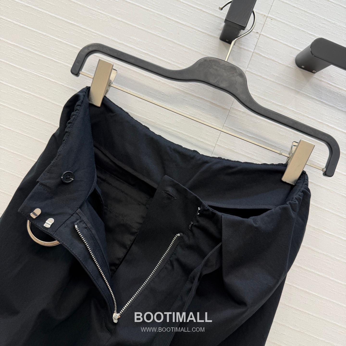 Loewe SS26 Twill Cotton Pleated Drawstring Wide Pants 로에베 SS26 트윌 코튼 플리츠 드로스트링 블랙 팬츠 4