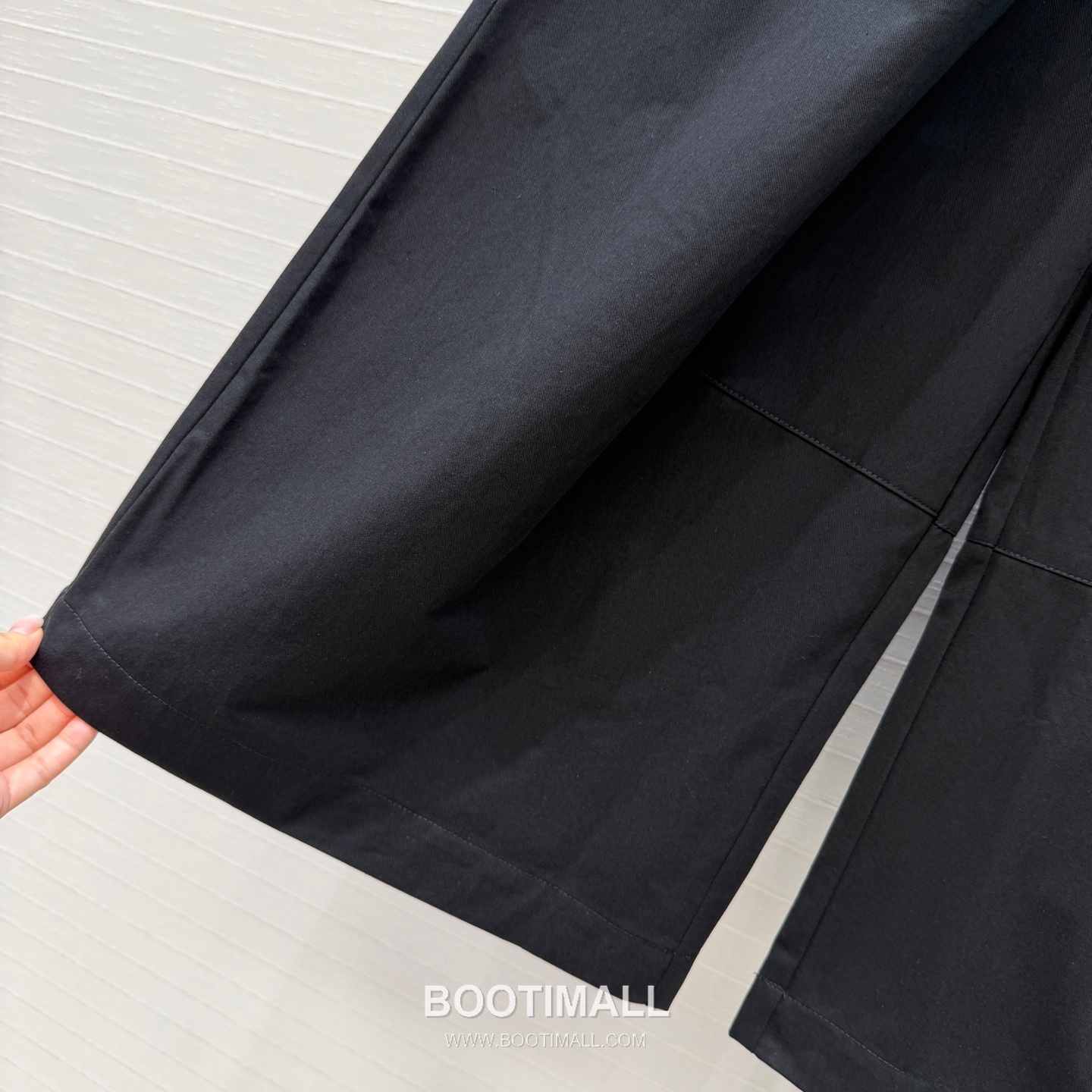 Loewe SS26 Twill Cotton Pleated Drawstring Wide Pants 로에베 SS26 트윌 코튼 플리츠 드로스트링 블랙 팬츠 6