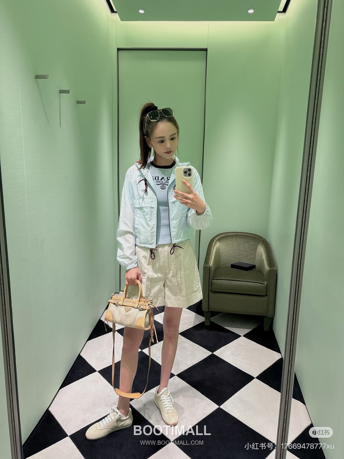 Prada SS26 Nylon Triangle Logo Hooded Zip Jacket 프라다 SS26 나일론 삼각 로고 후드 집업 블루 재킷 3