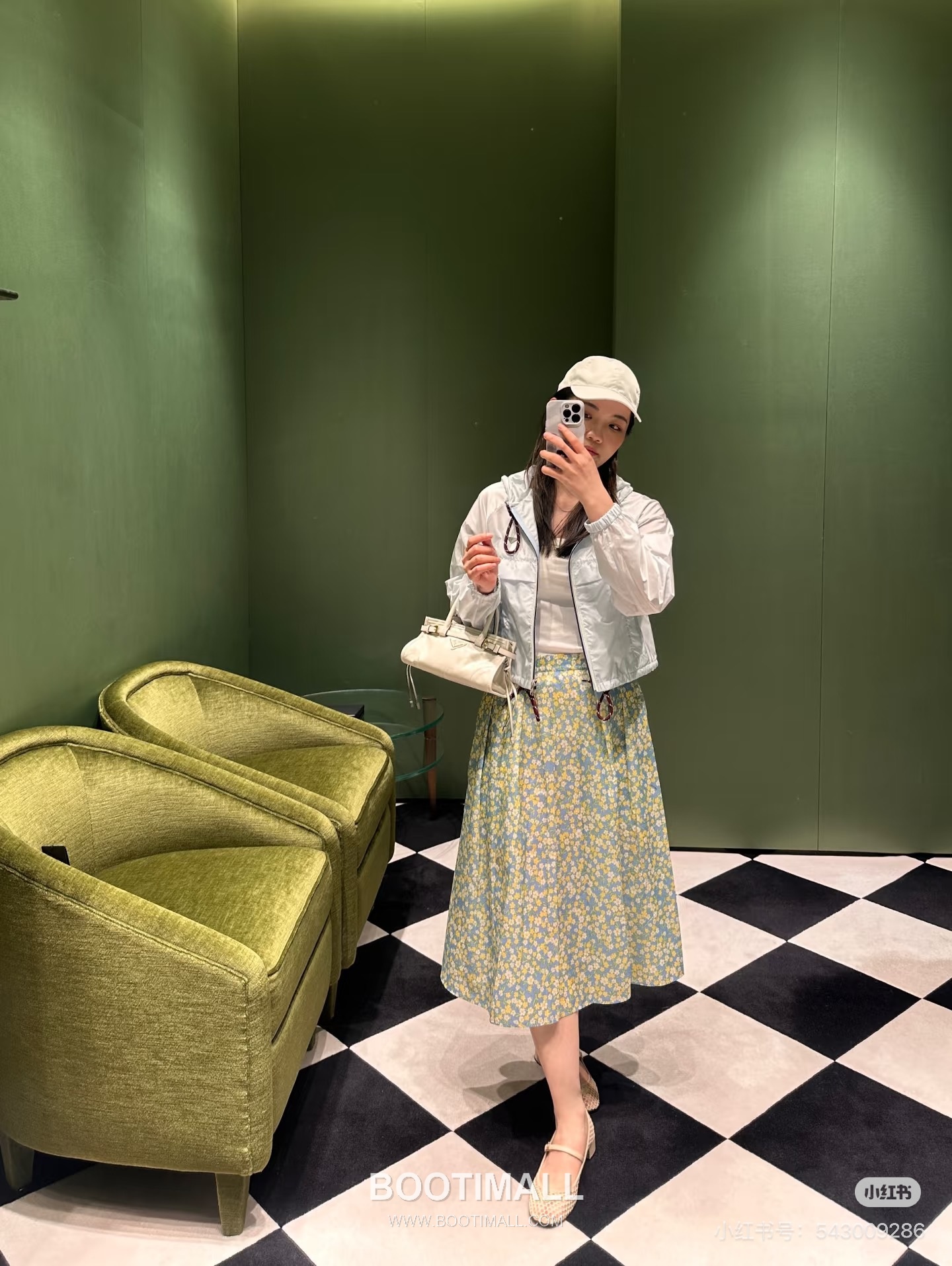 Prada SS26 Nylon Triangle Logo Hooded Zip Jacket 프라다 SS26 나일론 삼각 로고 후드 집업 블루 재킷 9