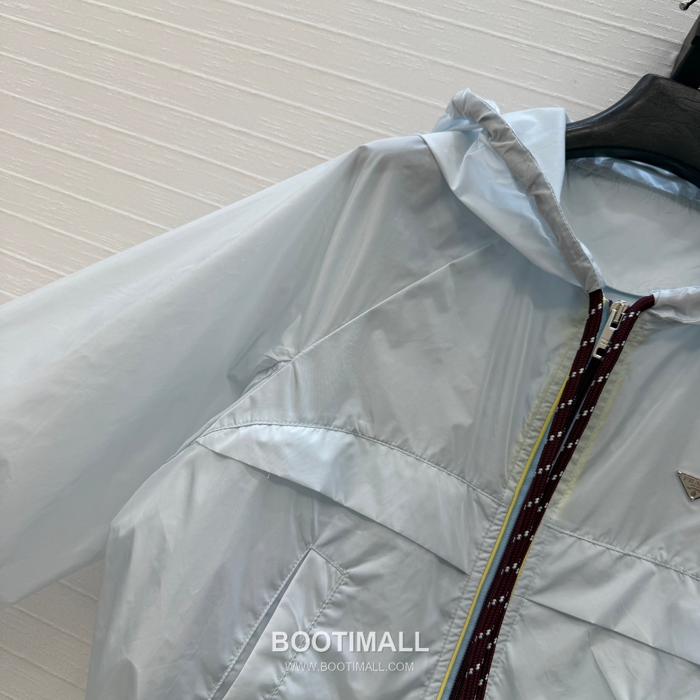 Prada SS26 Nylon Triangle Logo Hooded Zip Jacket 프라다 SS26 나일론 삼각 로고 후드 집업 블루 재킷 12