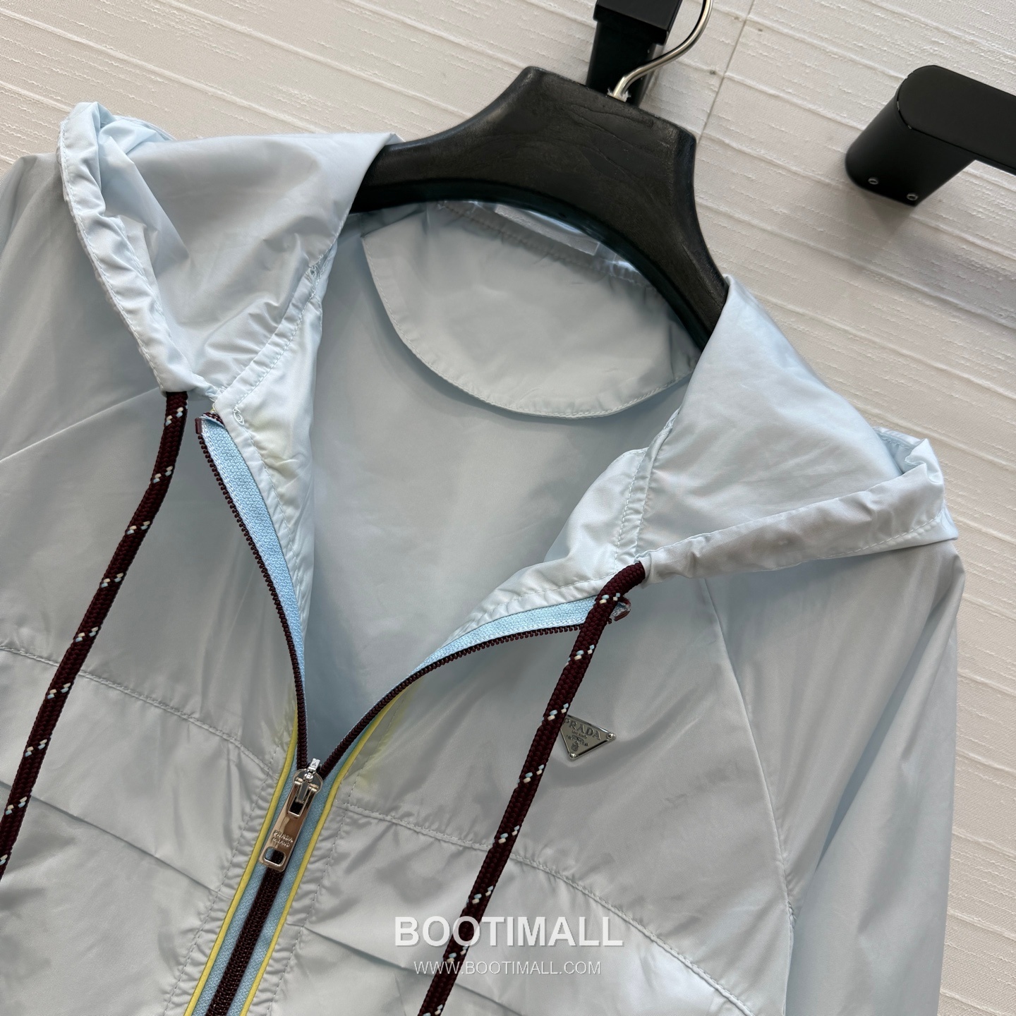 Prada SS26 Nylon Triangle Logo Hooded Zip Jacket 프라다 SS26 나일론 삼각 로고 후드 집업 블루 재킷 13