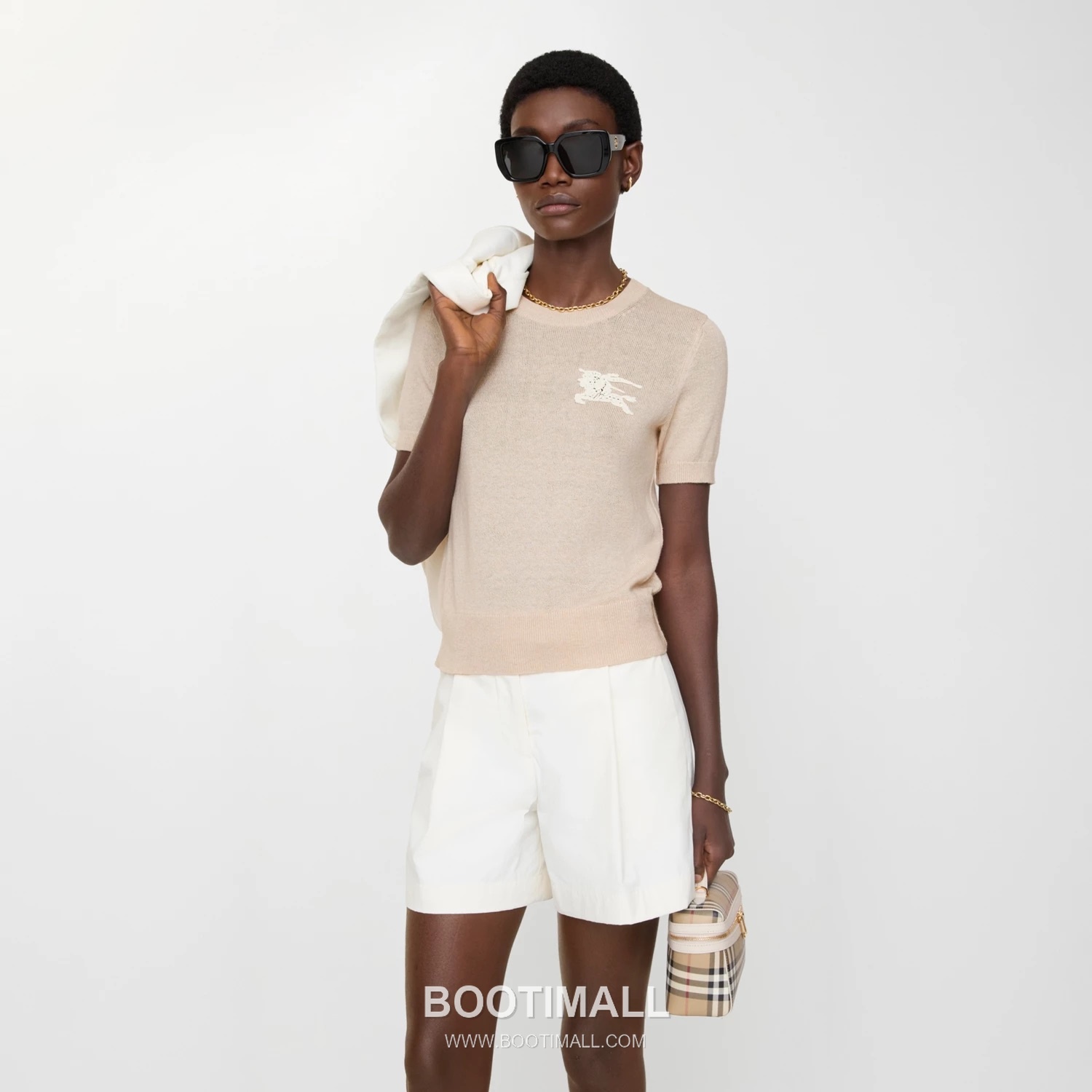 Burberry SS26 Wool Knight Logo Embroidered Knit T-Shirt 버버리 SS26 울 기사 로고 자수 니트 블랙 티셔츠 4