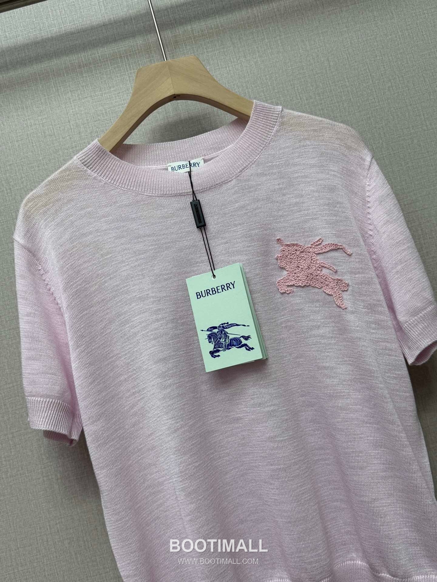 Burberry SS26 Wool Knight Logo Embroidered Knit T-Shirt 버버리 SS26 울 기사 로고 자수 니트 블랙 티셔츠 8