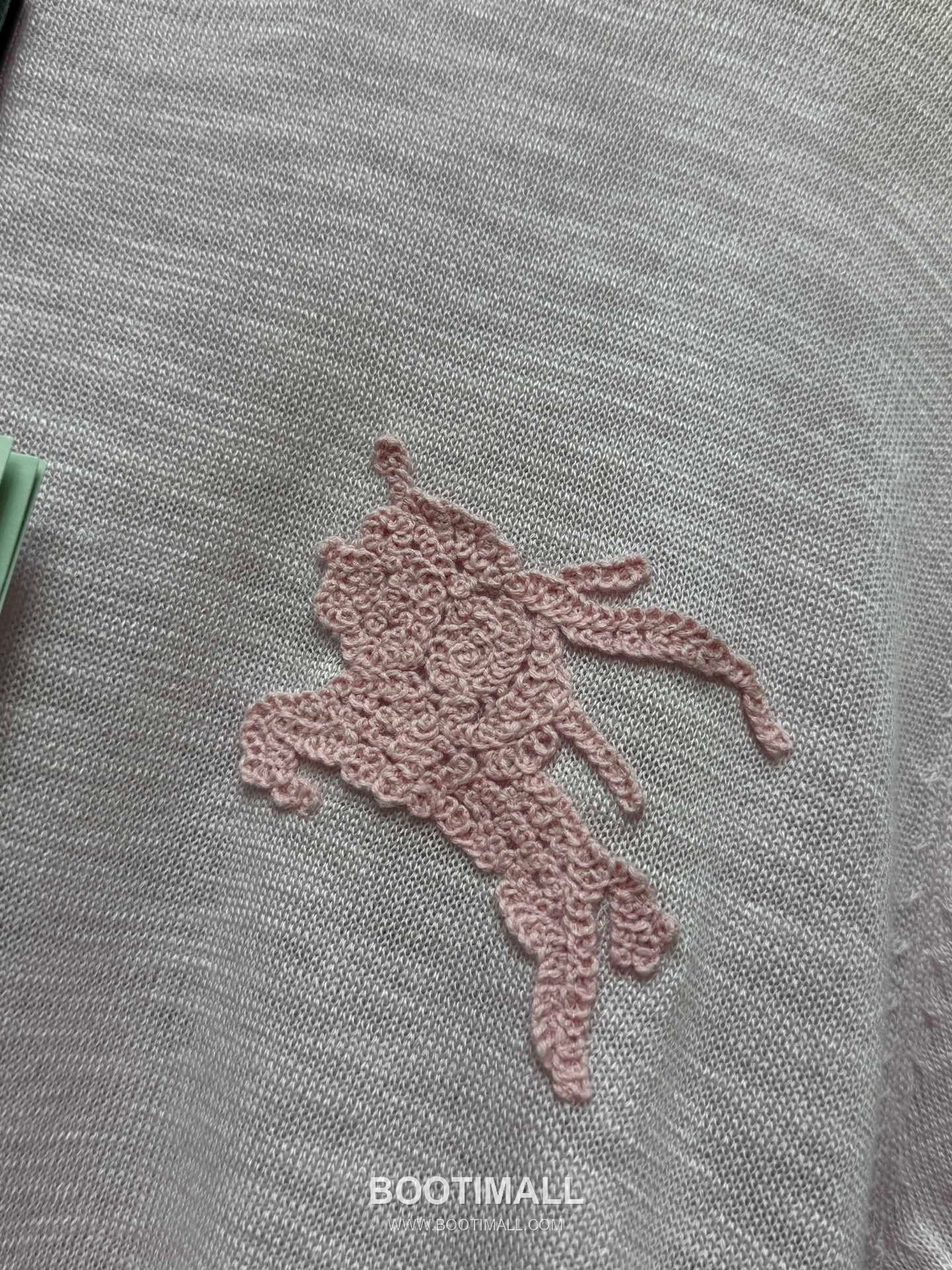 Burberry SS26 Wool Knight Logo Embroidered Knit T-Shirt 버버리 SS26 울 기사 로고 자수 니트 블랙 티셔츠 11