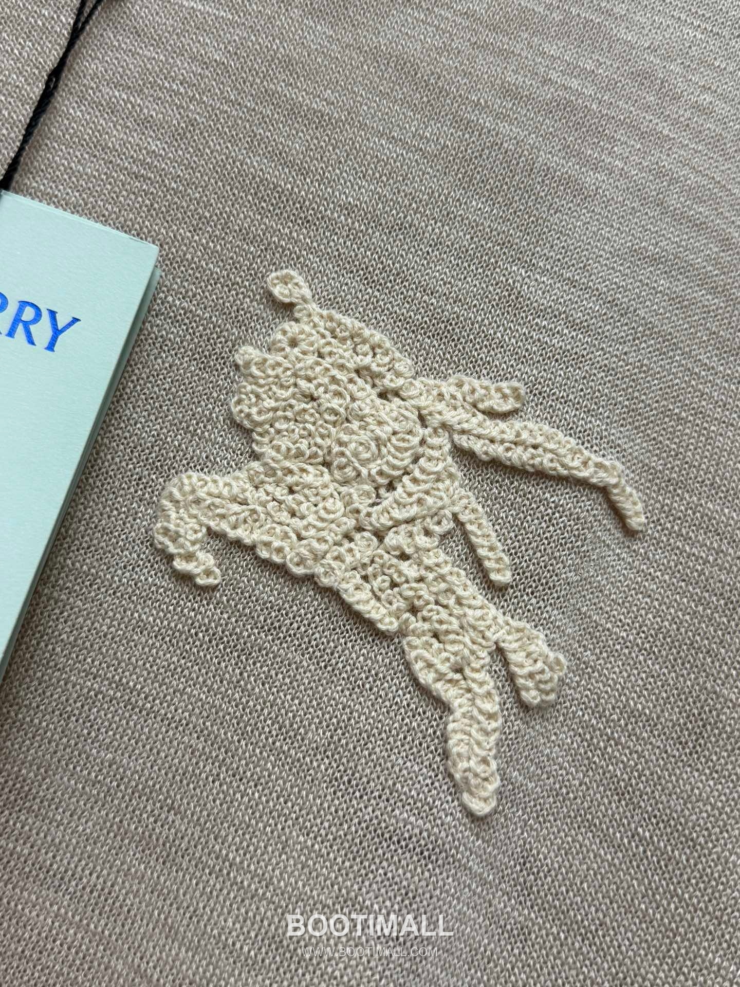 Burberry SS26 Wool Knight Logo Embroidered Knit T-Shirt 버버리 SS26 울 기사 로고 자수 니트 블랙 티셔츠 5