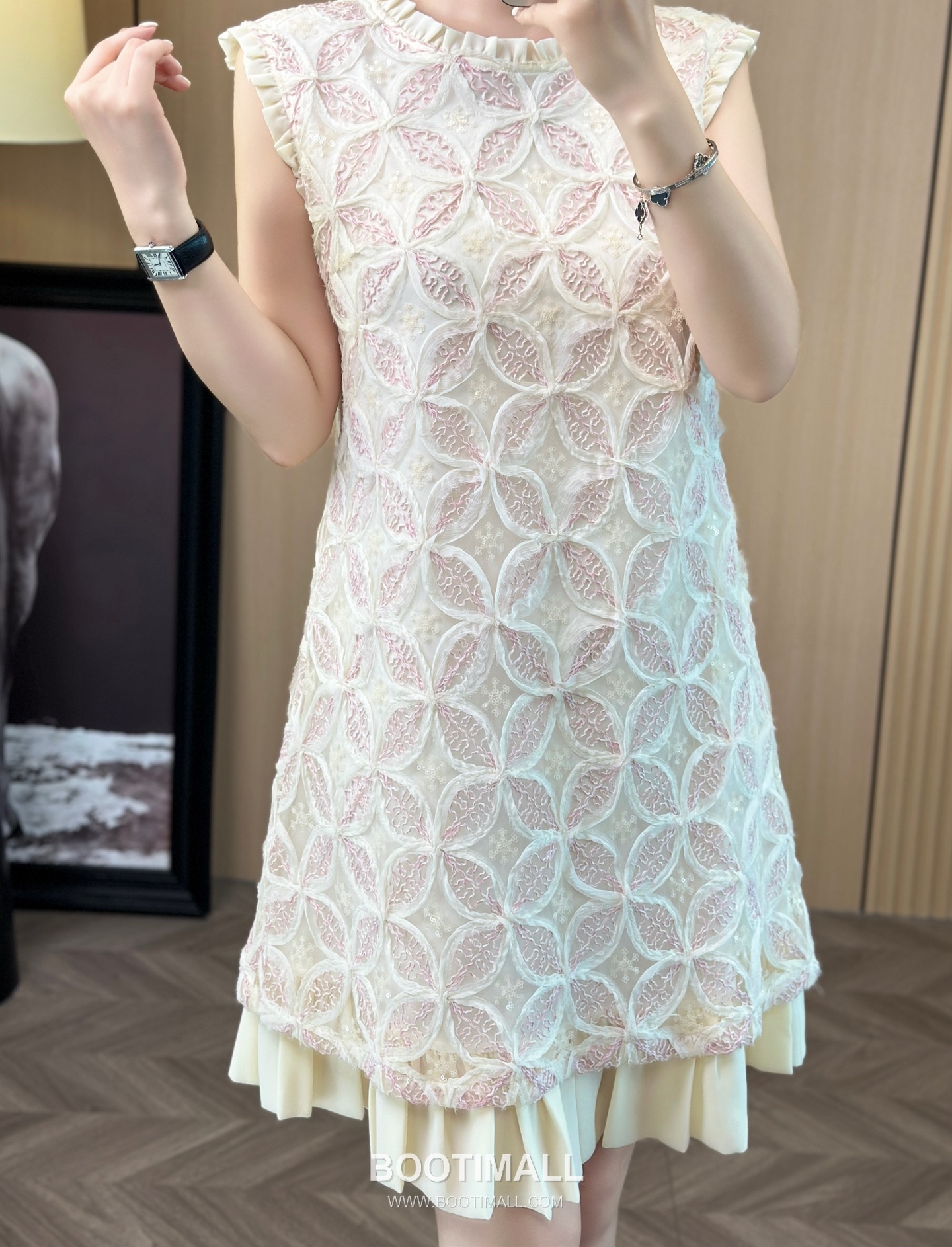 Dior SS26 Chiffon Embroidered Short Sleeve One Piece 디올 SS26 쉬폰 자수 반팔 블루 원피스 13