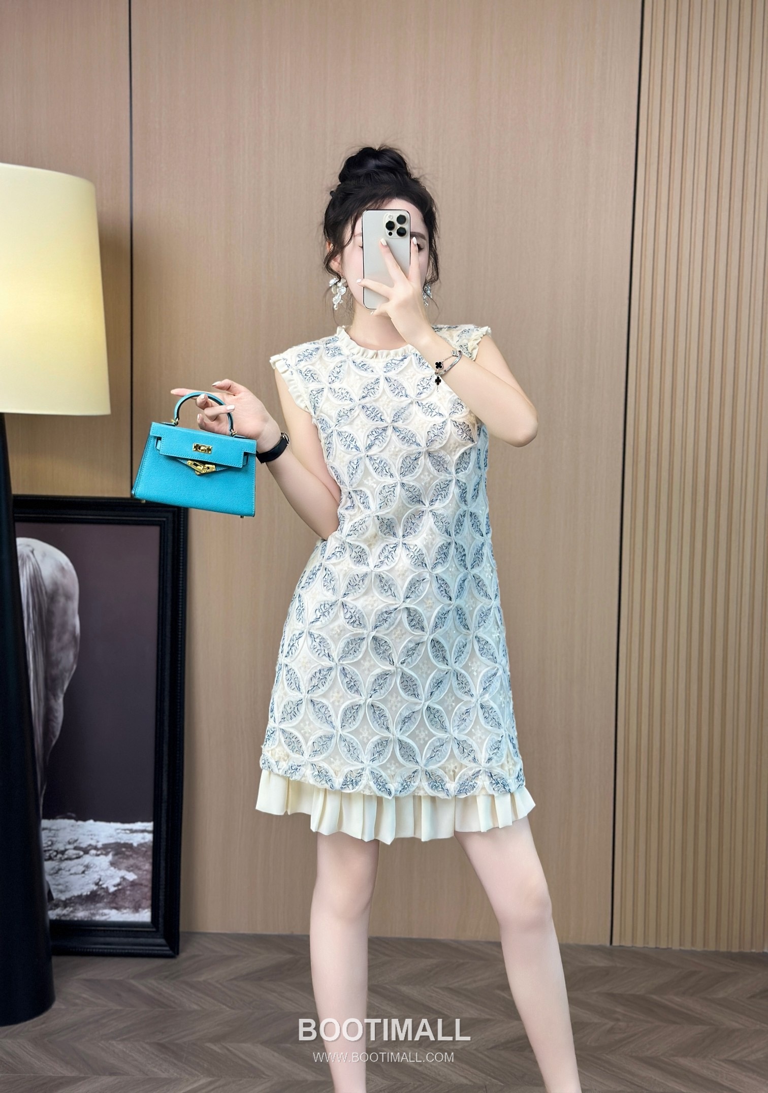 Dior SS26 Chiffon Embroidered Short Sleeve One Piece 디올 SS26 쉬폰 자수 반팔 블루 원피스 1