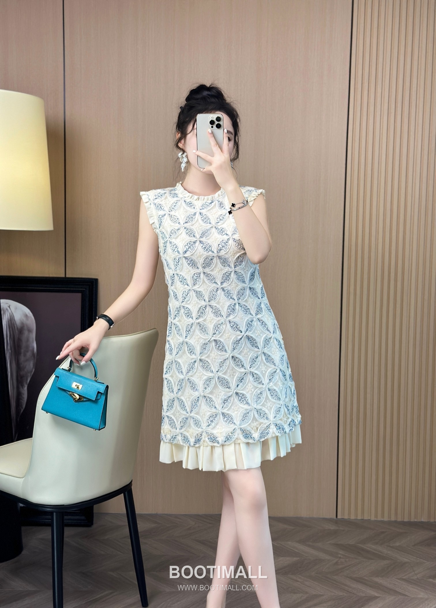 Dior SS26 Chiffon Embroidered Short Sleeve One Piece 디올 SS26 쉬폰 자수 반팔 블루 원피스 9