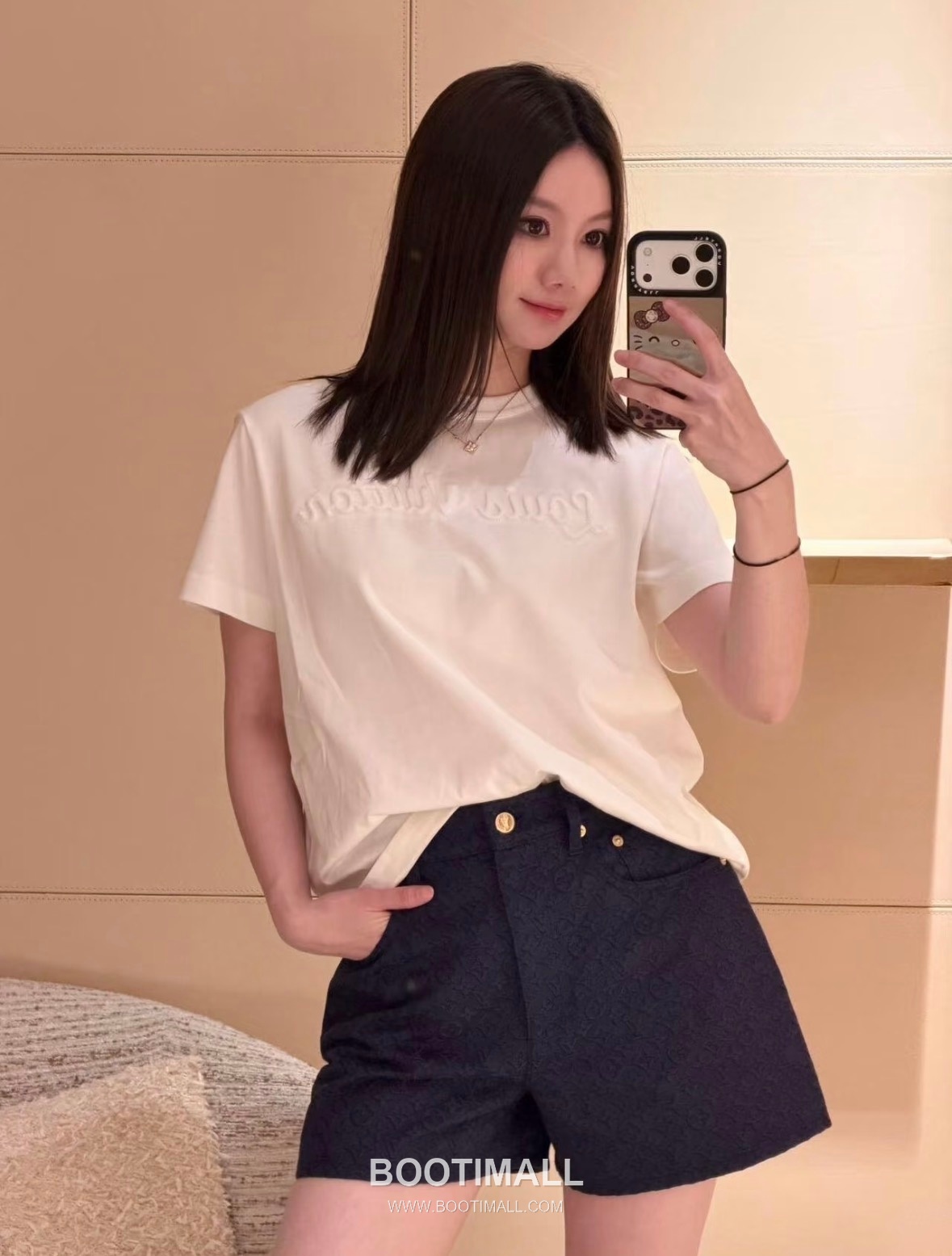 Louis Vuitton SS26 Cotton Embroidered Relief Logo T-Shirt 루이비통 SS26 코튼 자수 릴리프 로고 화이트 티셔츠 1