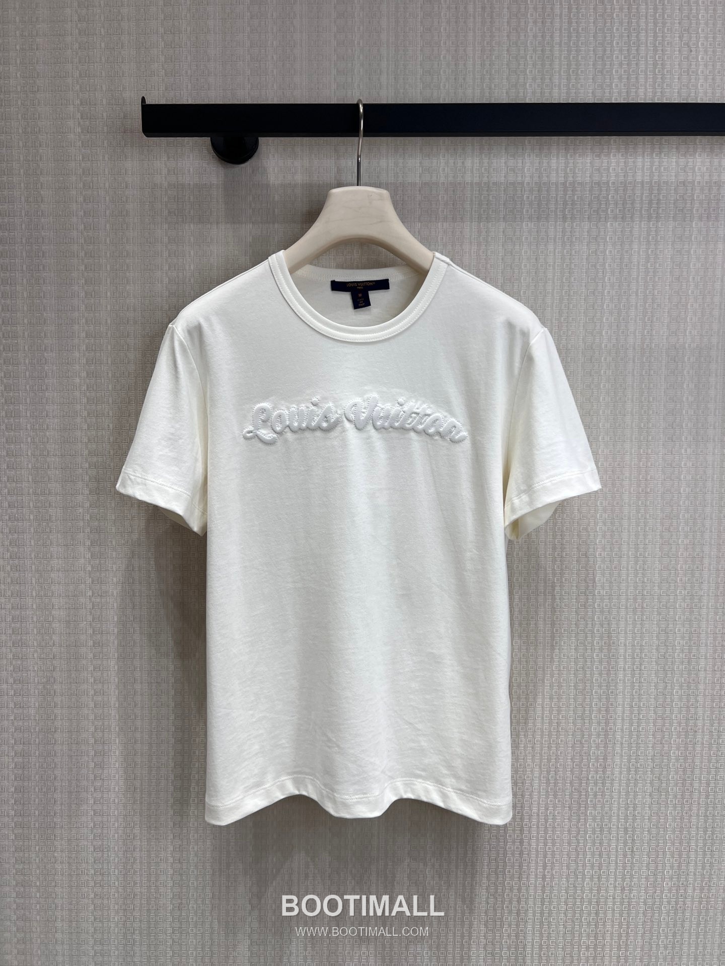 Louis Vuitton SS26 Cotton Embroidered Relief Logo T-Shirt 루이비통 SS26 코튼 자수 릴리프 로고 화이트 티셔츠 10