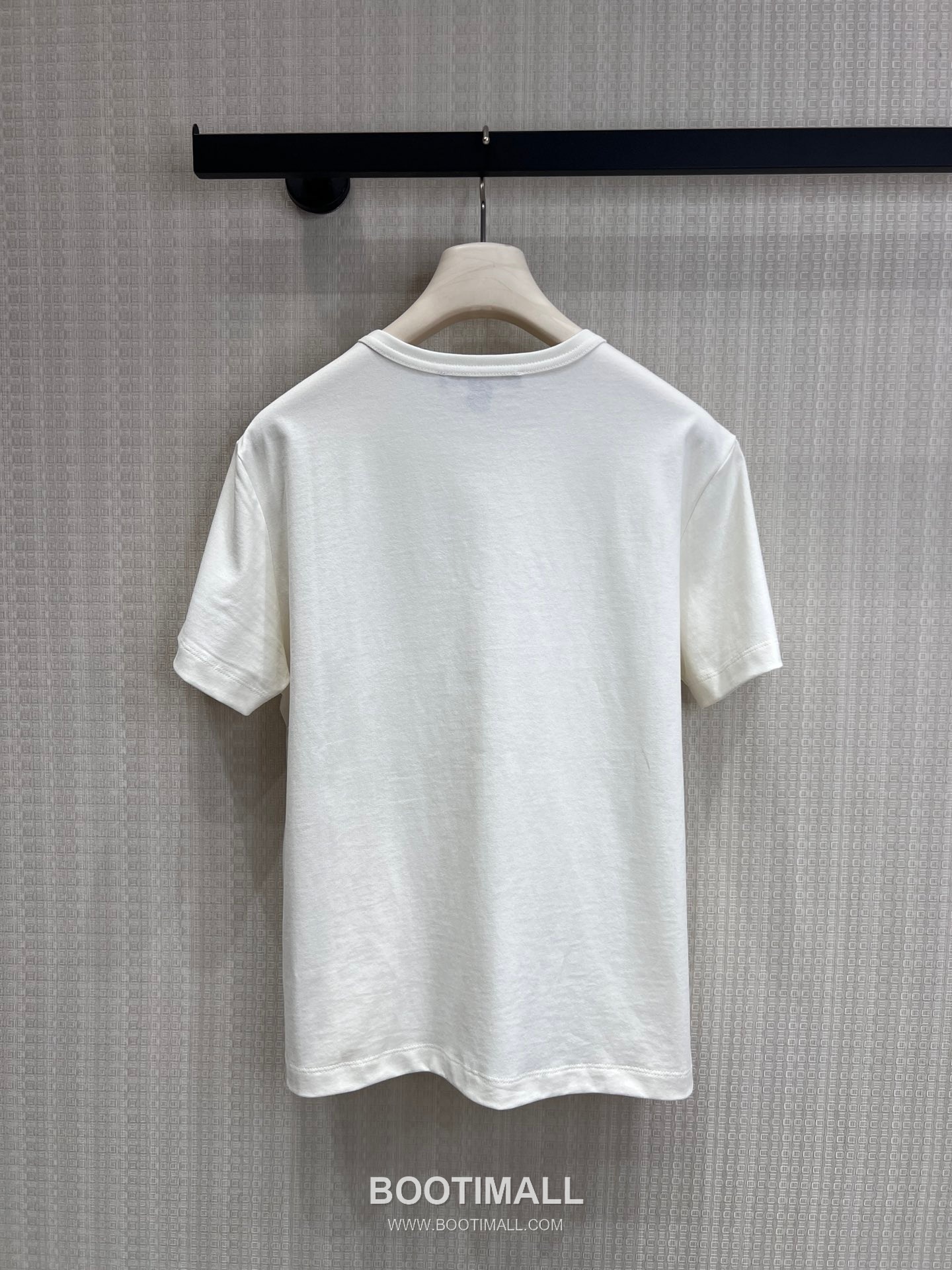 Louis Vuitton SS26 Cotton Embroidered Relief Logo T-Shirt 루이비통 SS26 코튼 자수 릴리프 로고 화이트 티셔츠 11