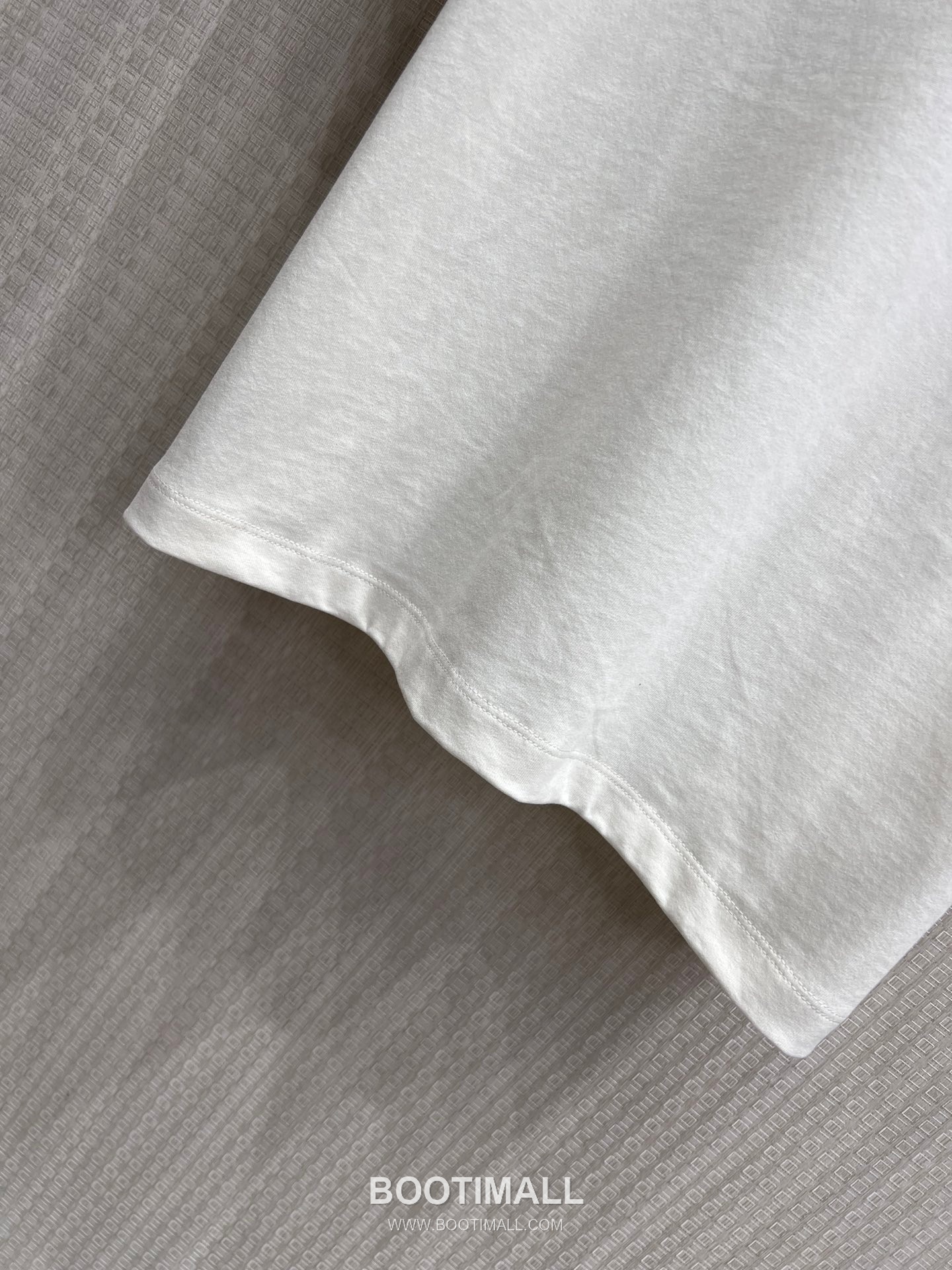 Louis Vuitton SS26 Cotton Embroidered Relief Logo T-Shirt 루이비통 SS26 코튼 자수 릴리프 로고 화이트 티셔츠 16