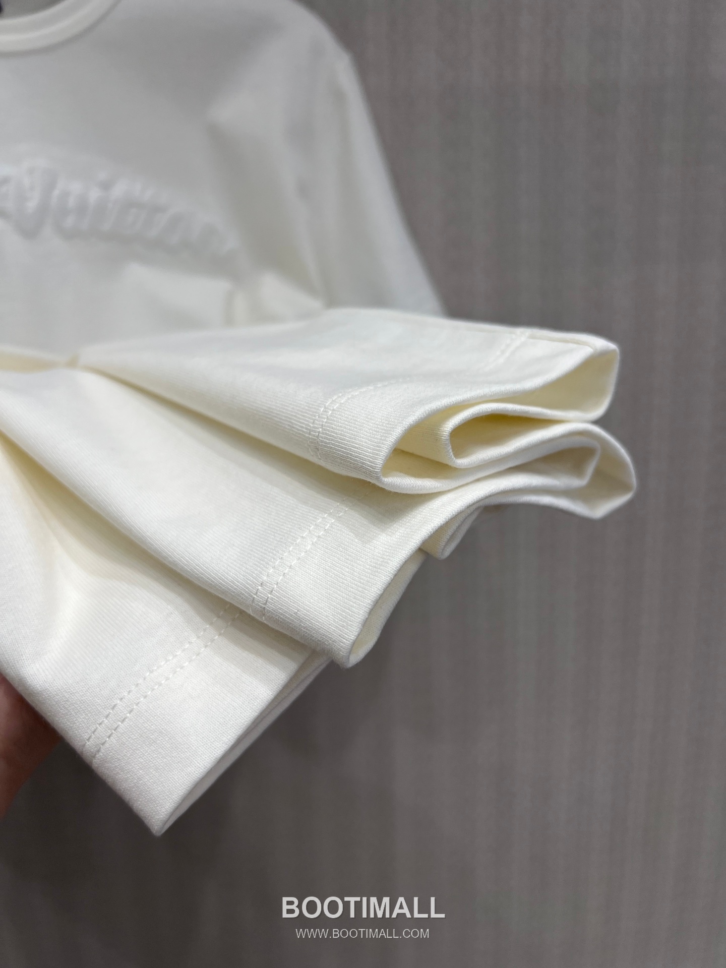 Louis Vuitton SS26 Cotton Embroidered Relief Logo T-Shirt 루이비통 SS26 코튼 자수 릴리프 로고 화이트 티셔츠 17