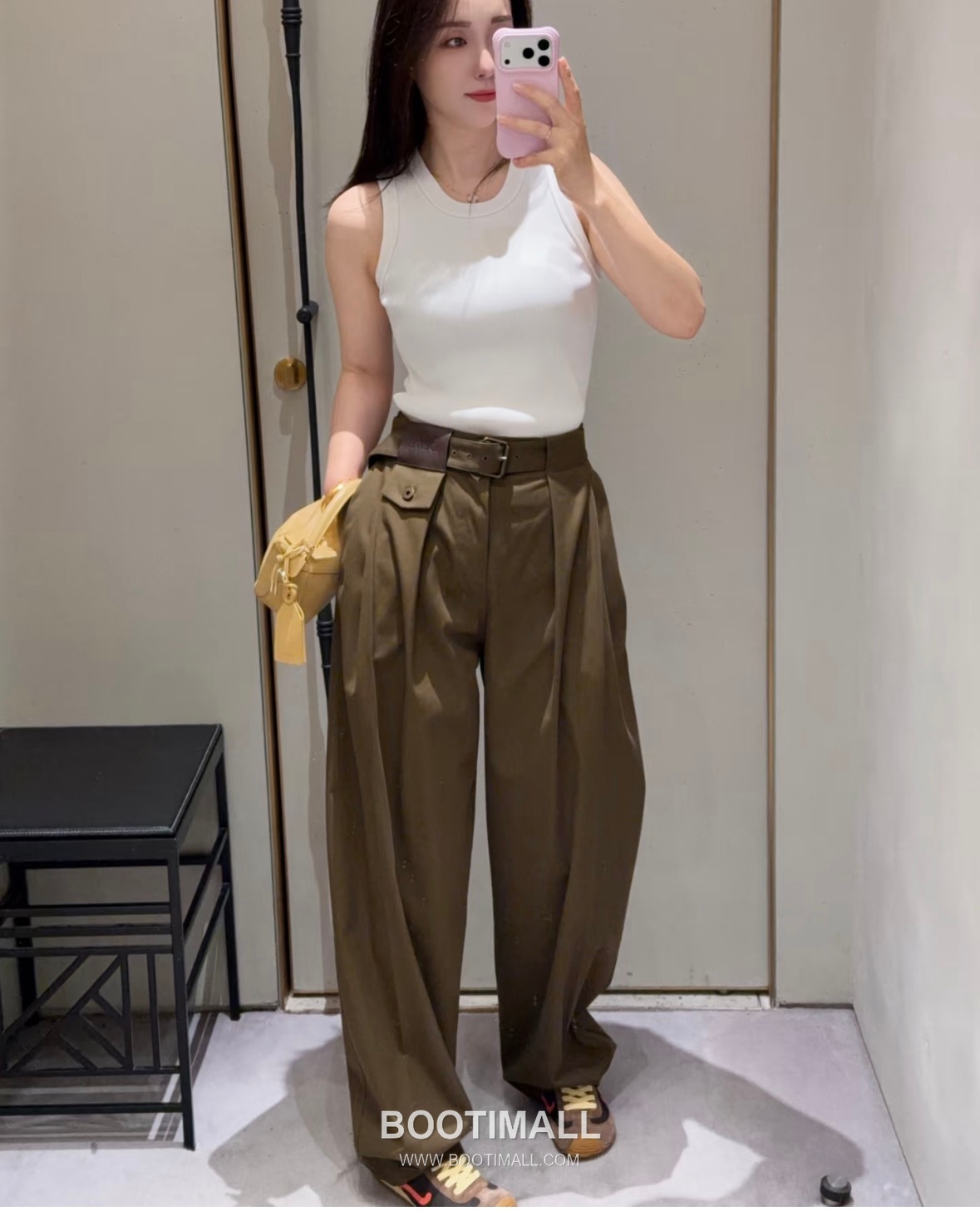 Loewe SS26 Cotton Pleated Belted Wide Pants 로에베 SS26 코튼 플리츠 벨트 와이드 그린 팬츠 1
