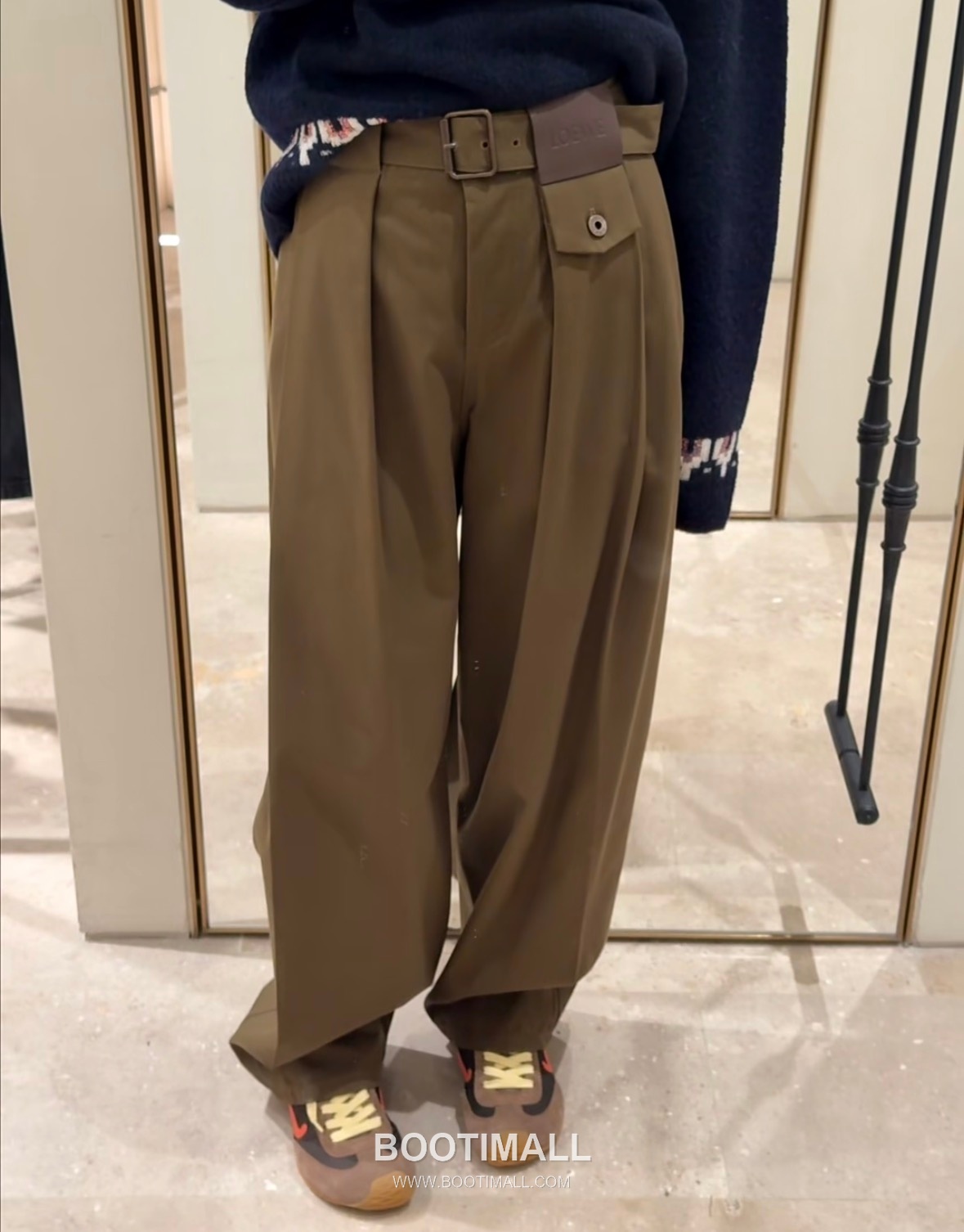 Loewe SS26 Cotton Pleated Belted Wide Pants 로에베 SS26 코튼 플리츠 벨트 와이드 그린 팬츠 5