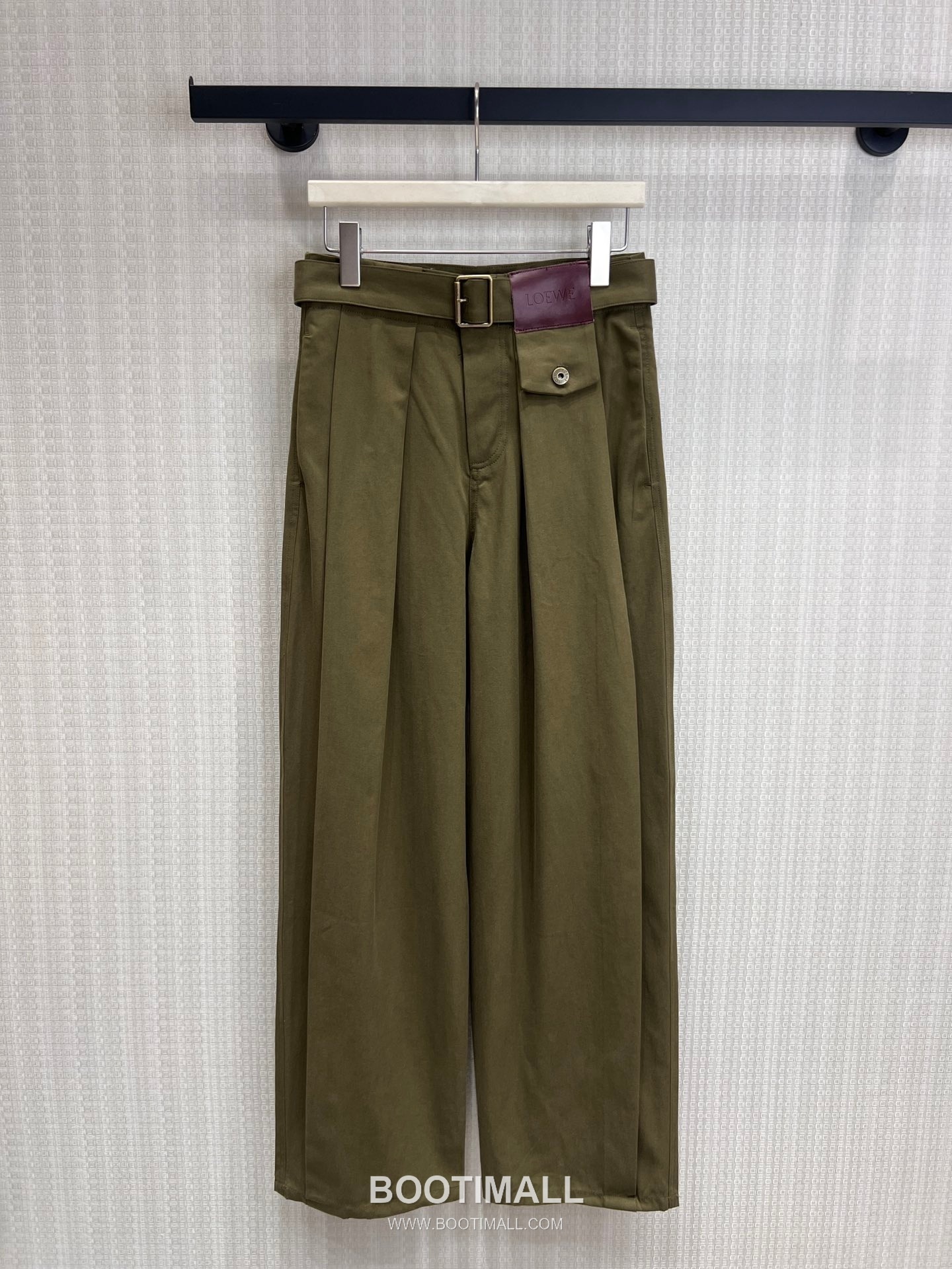 Loewe SS26 Cotton Pleated Belted Wide Pants 로에베 SS26 코튼 플리츠 벨트 와이드 그린 팬츠 10