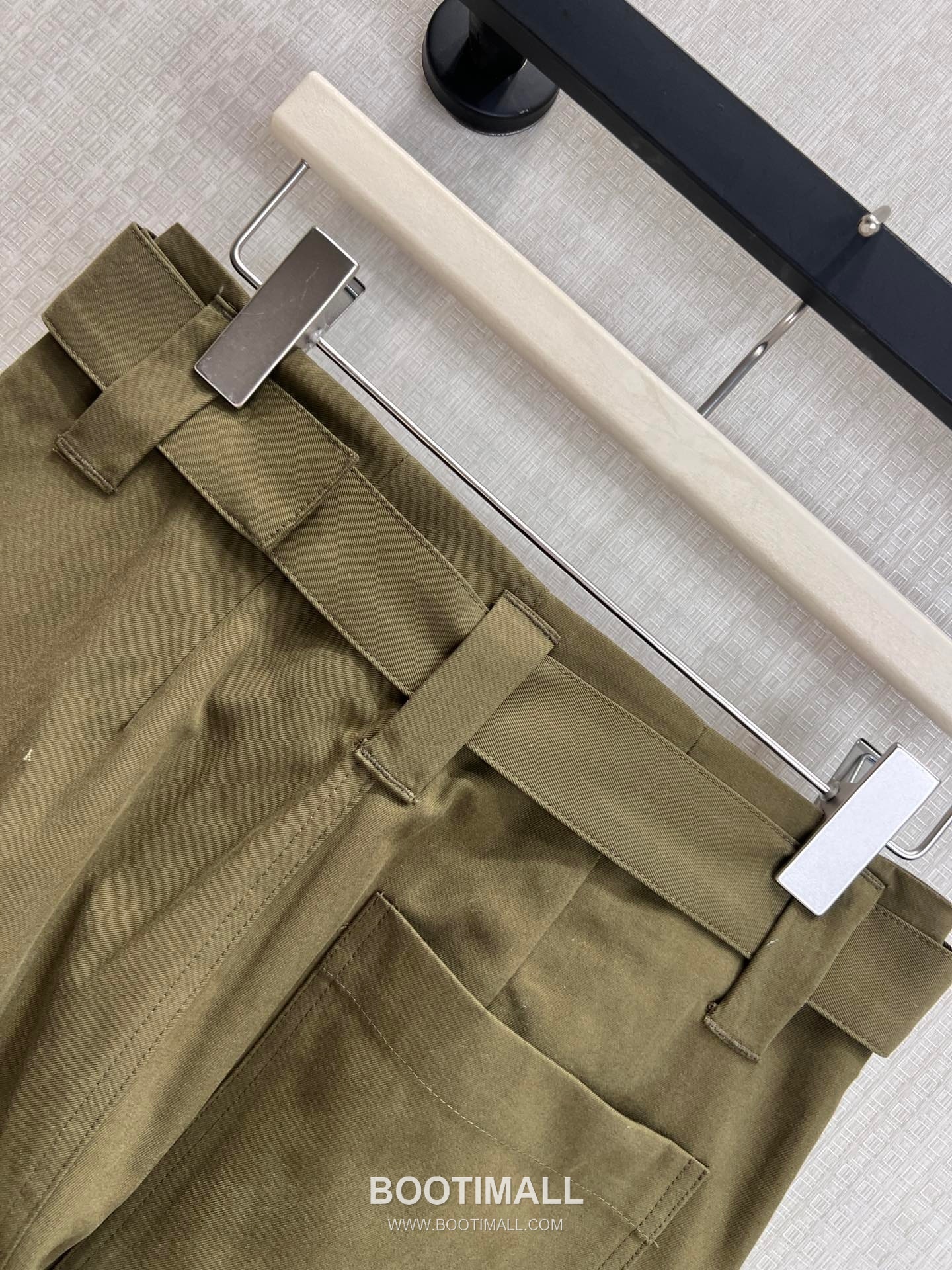 Loewe SS26 Cotton Pleated Belted Wide Pants 로에베 SS26 코튼 플리츠 벨트 와이드 그린 팬츠 13