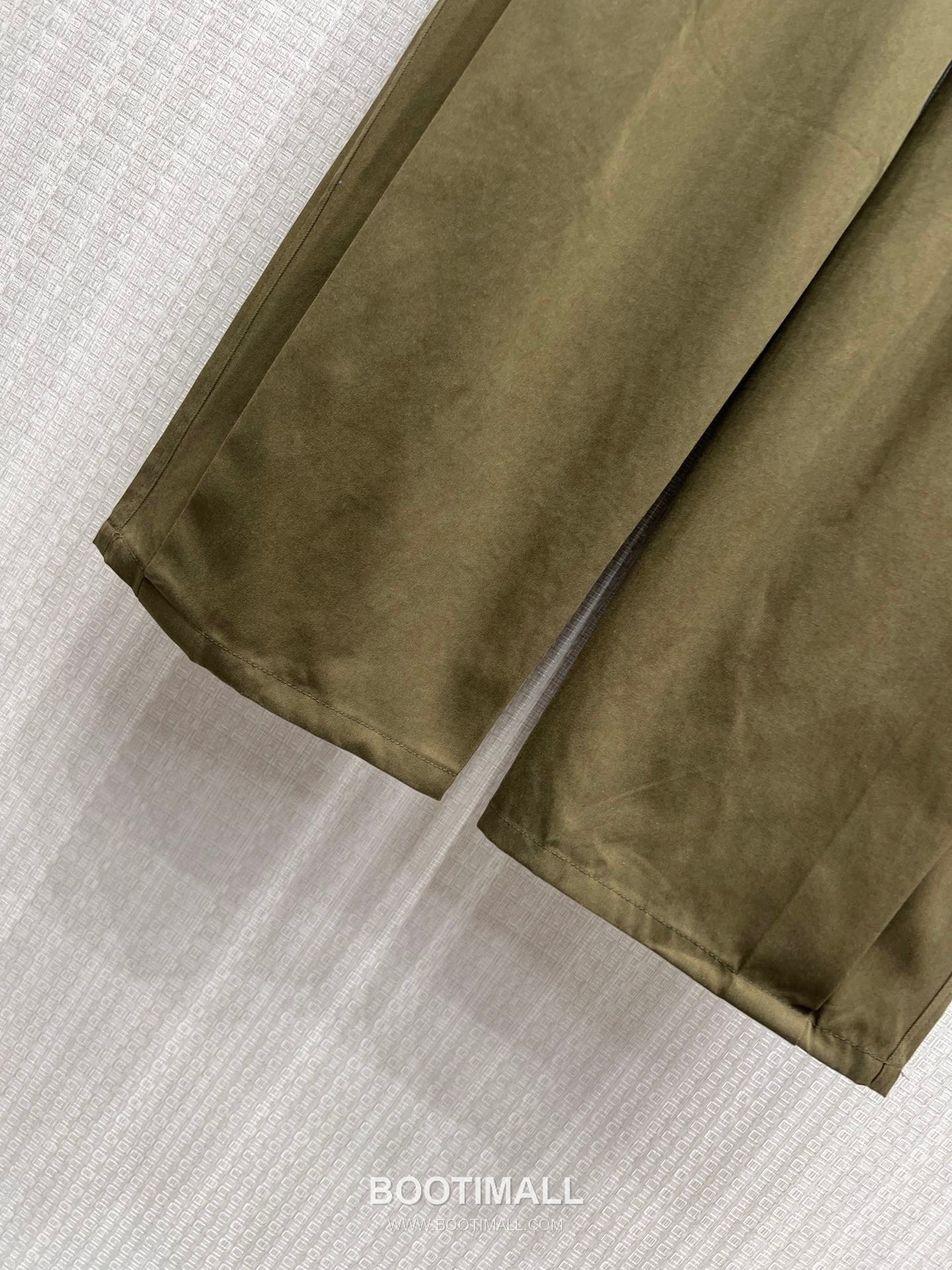 Loewe SS26 Cotton Pleated Belted Wide Pants 로에베 SS26 코튼 플리츠 벨트 와이드 그린 팬츠 16