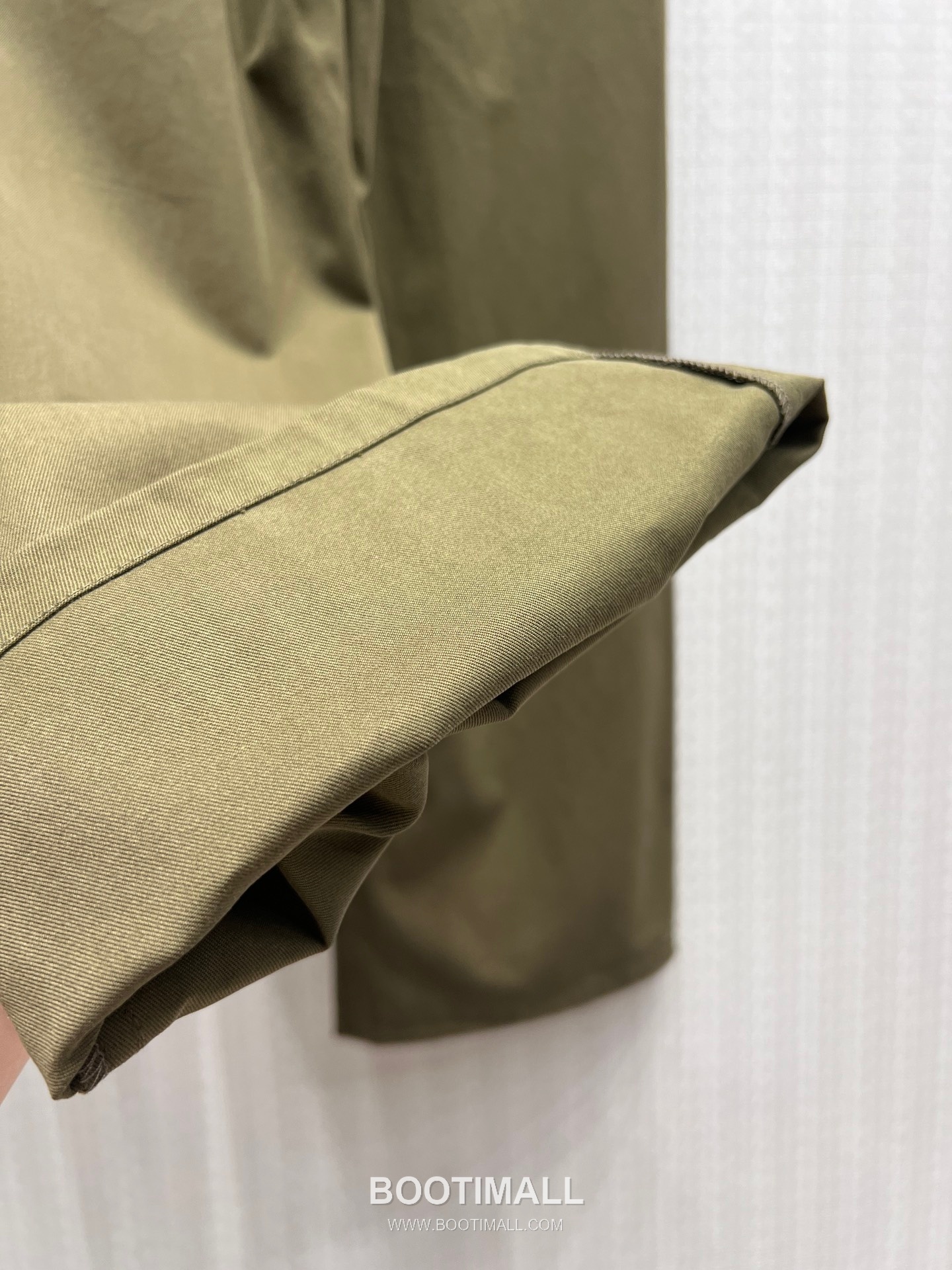 Loewe SS26 Cotton Pleated Belted Wide Pants 로에베 SS26 코튼 플리츠 벨트 와이드 그린 팬츠 17