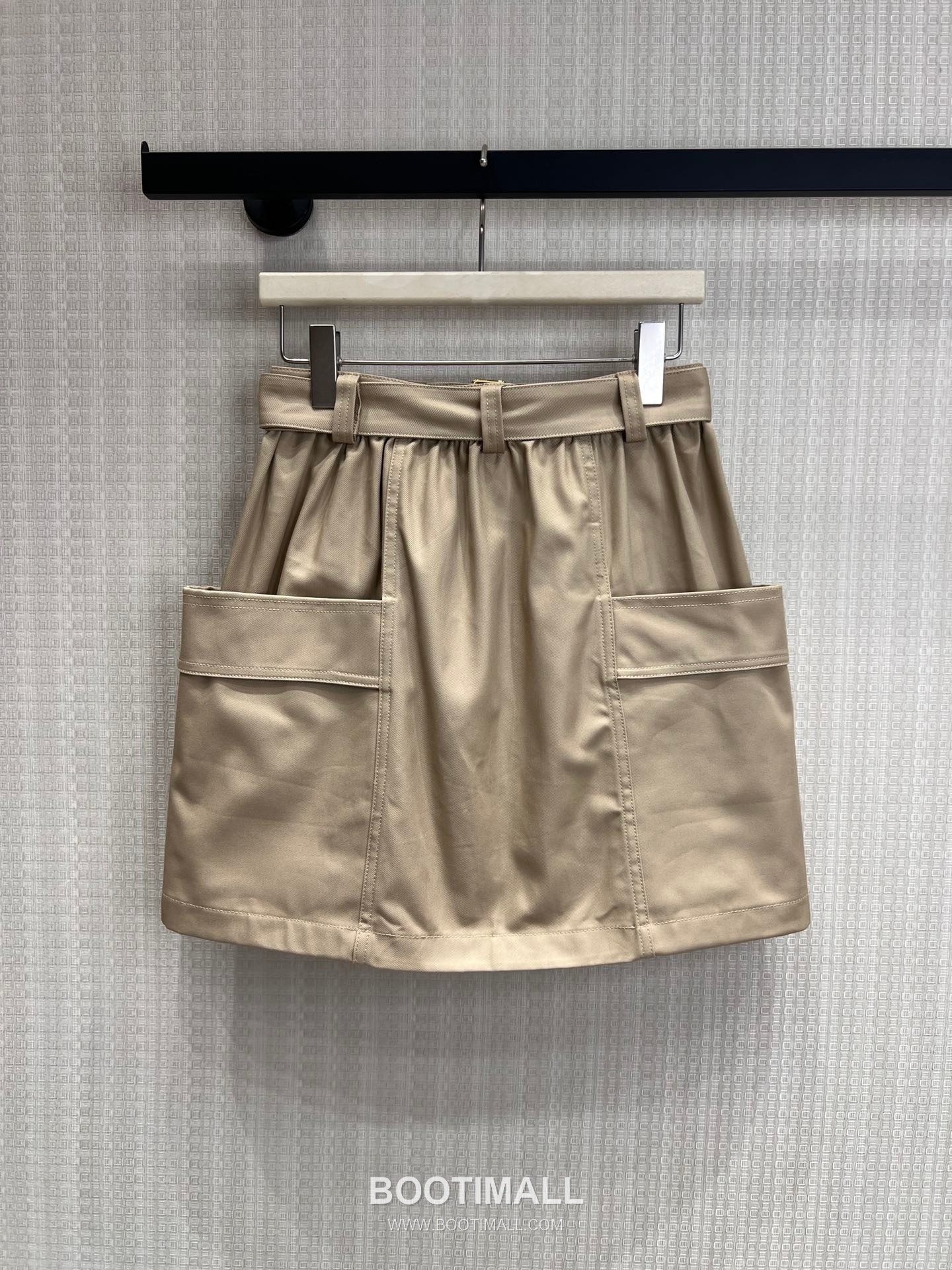 Louis Vuitton SS26 Cotton Cargo Belted Midi Skirt 루이비통 SS26 코튼 카고 벨트 카멜 스커트 11