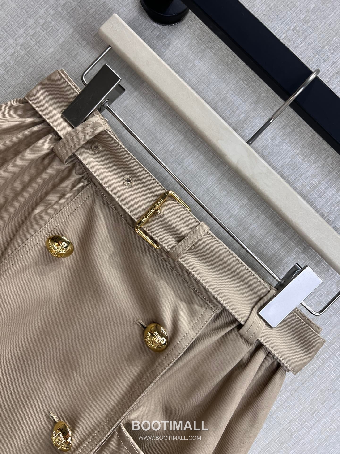 Louis Vuitton SS26 Cotton Cargo Belted Midi Skirt 루이비통 SS26 코튼 카고 벨트 카멜 스커트 12
