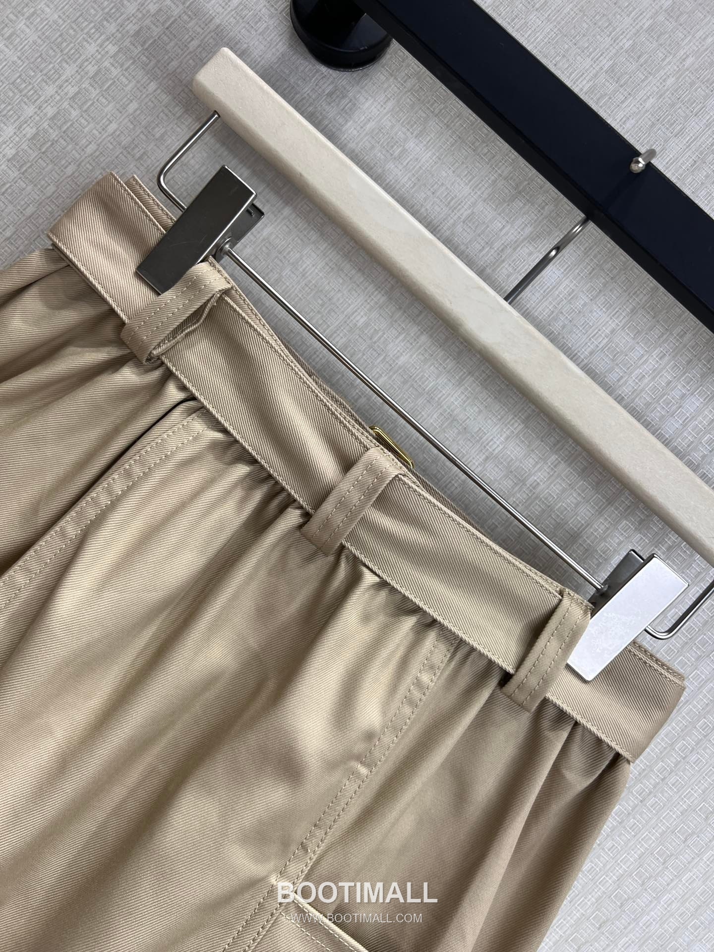 Louis Vuitton SS26 Cotton Cargo Belted Midi Skirt 루이비통 SS26 코튼 카고 벨트 카멜 스커트 13