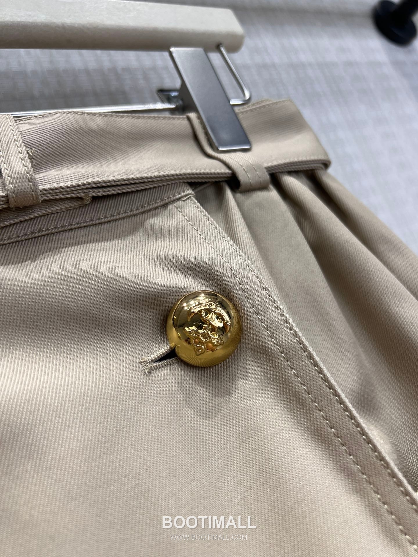 Louis Vuitton SS26 Cotton Cargo Belted Midi Skirt 루이비통 SS26 코튼 카고 벨트 카멜 스커트 15