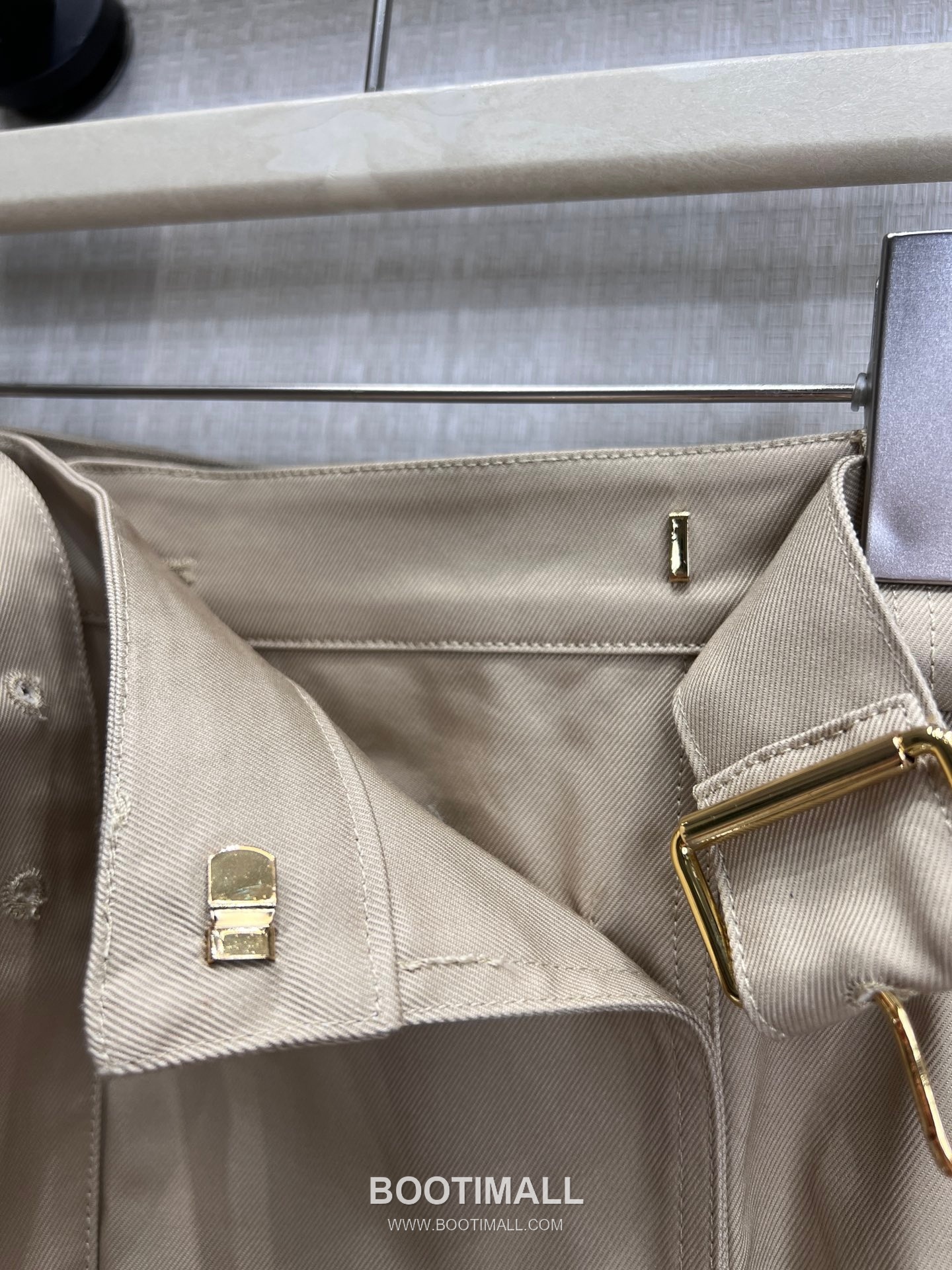 Louis Vuitton SS26 Cotton Cargo Belted Midi Skirt 루이비통 SS26 코튼 카고 벨트 카멜 스커트 16