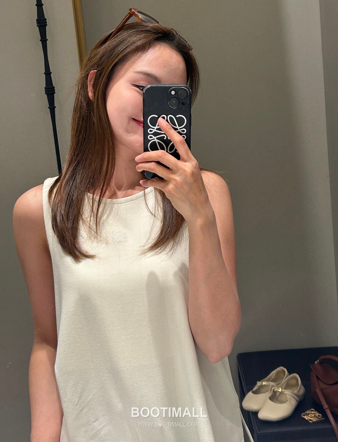 Loewe SS26 Cotton Logo Embroidered Knot Sleeveless Top 로에베 SS26 코튼 로고 자수 트위스트 블랙 탑 3