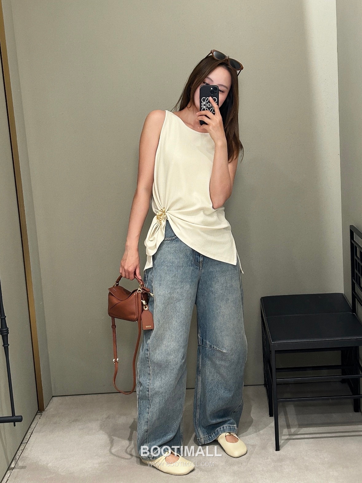 Loewe SS26 Cotton Logo Embroidered Knot Sleeveless Top 로에베 SS26 코튼 로고 자수 트위스트 블랙 탑 4