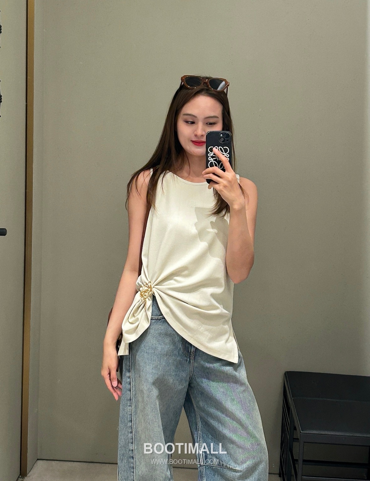 Loewe SS26 Cotton Logo Embroidered Knot Sleeveless Top 로에베 SS26 코튼 로고 자수 트위스트 블랙 탑 6