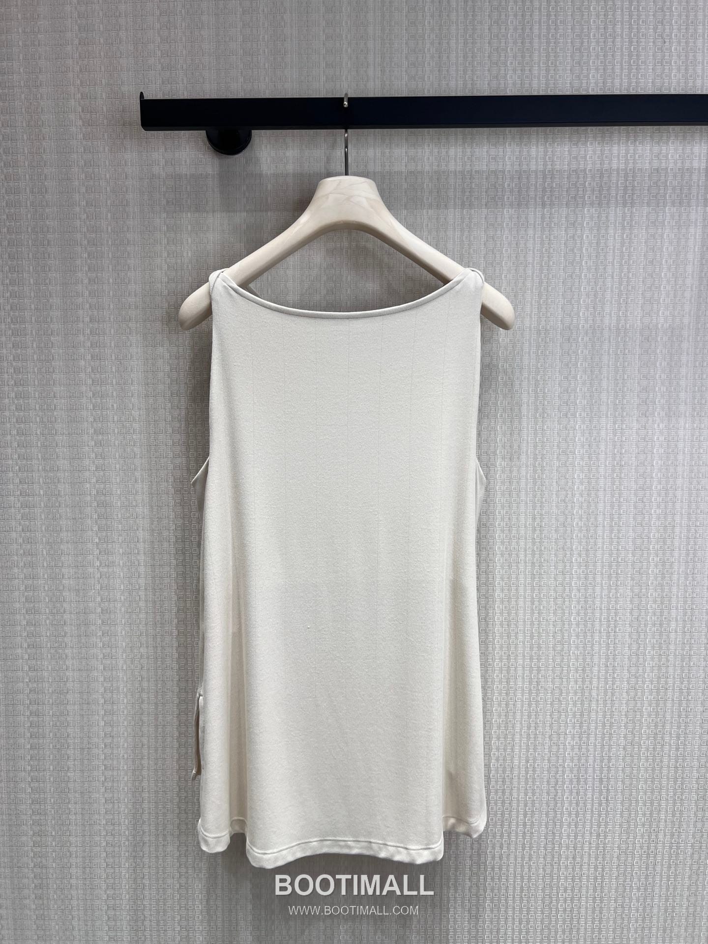 Loewe SS26 Cotton Logo Embroidered Knot Sleeveless Top 로에베 SS26 코튼 로고 자수 트위스트 블랙 탑 8