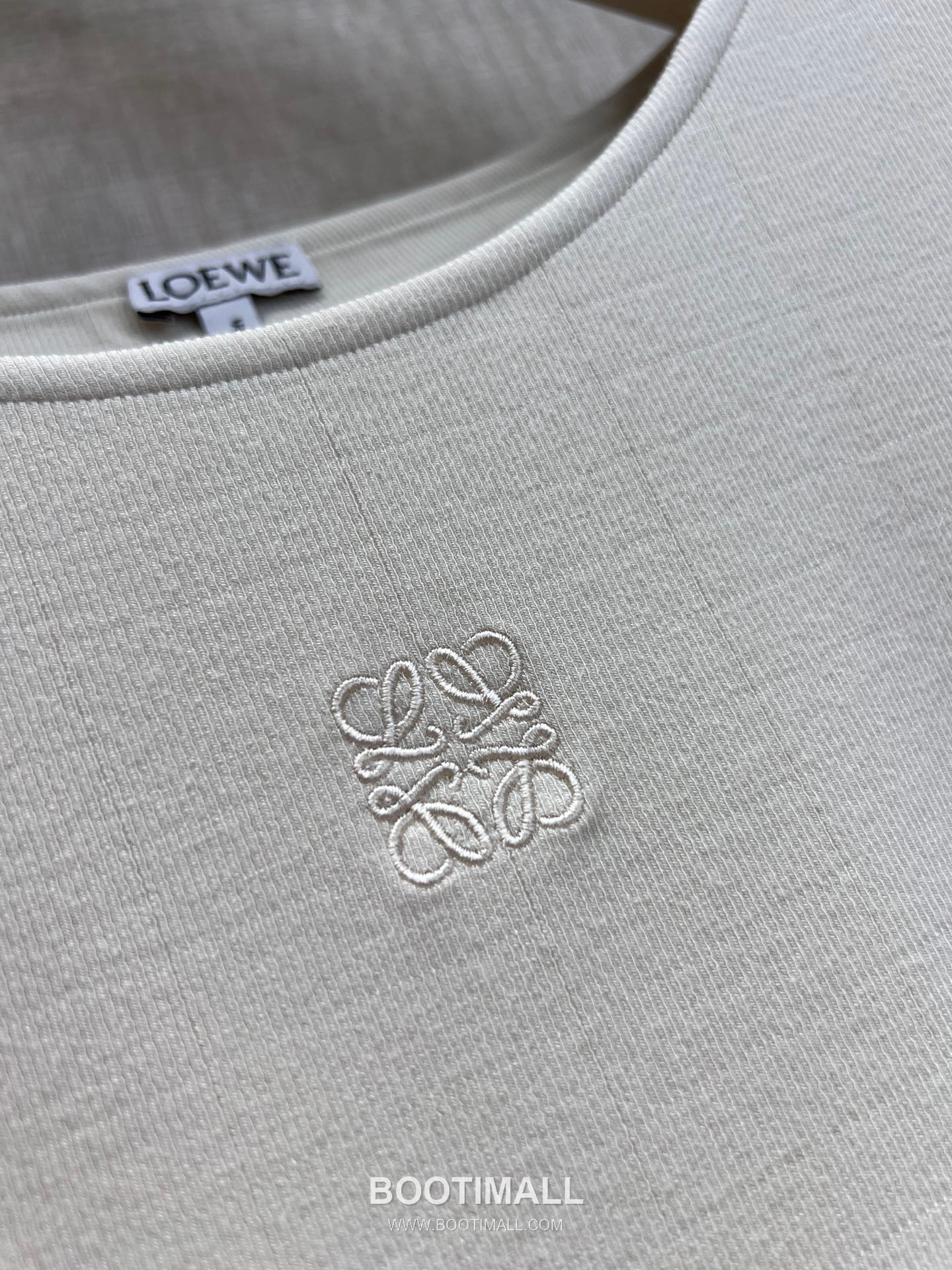 Loewe SS26 Cotton Logo Embroidered Knot Sleeveless Top 로에베 SS26 코튼 로고 자수 트위스트 블랙 탑 11