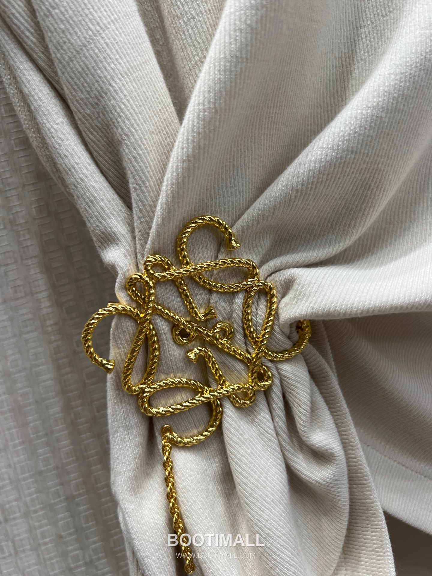 Loewe SS26 Cotton Logo Embroidered Knot Sleeveless Top 로에베 SS26 코튼 로고 자수 트위스트 블랙 탑 12