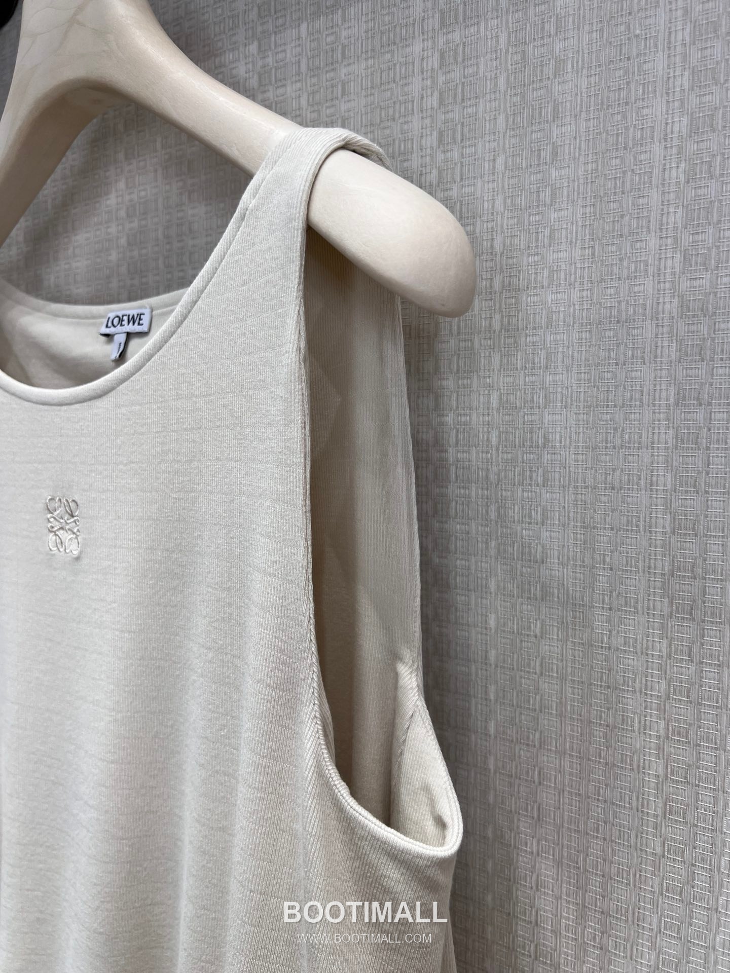 Loewe SS26 Cotton Logo Embroidered Knot Sleeveless Top 로에베 SS26 코튼 로고 자수 트위스트 블랙 탑 13