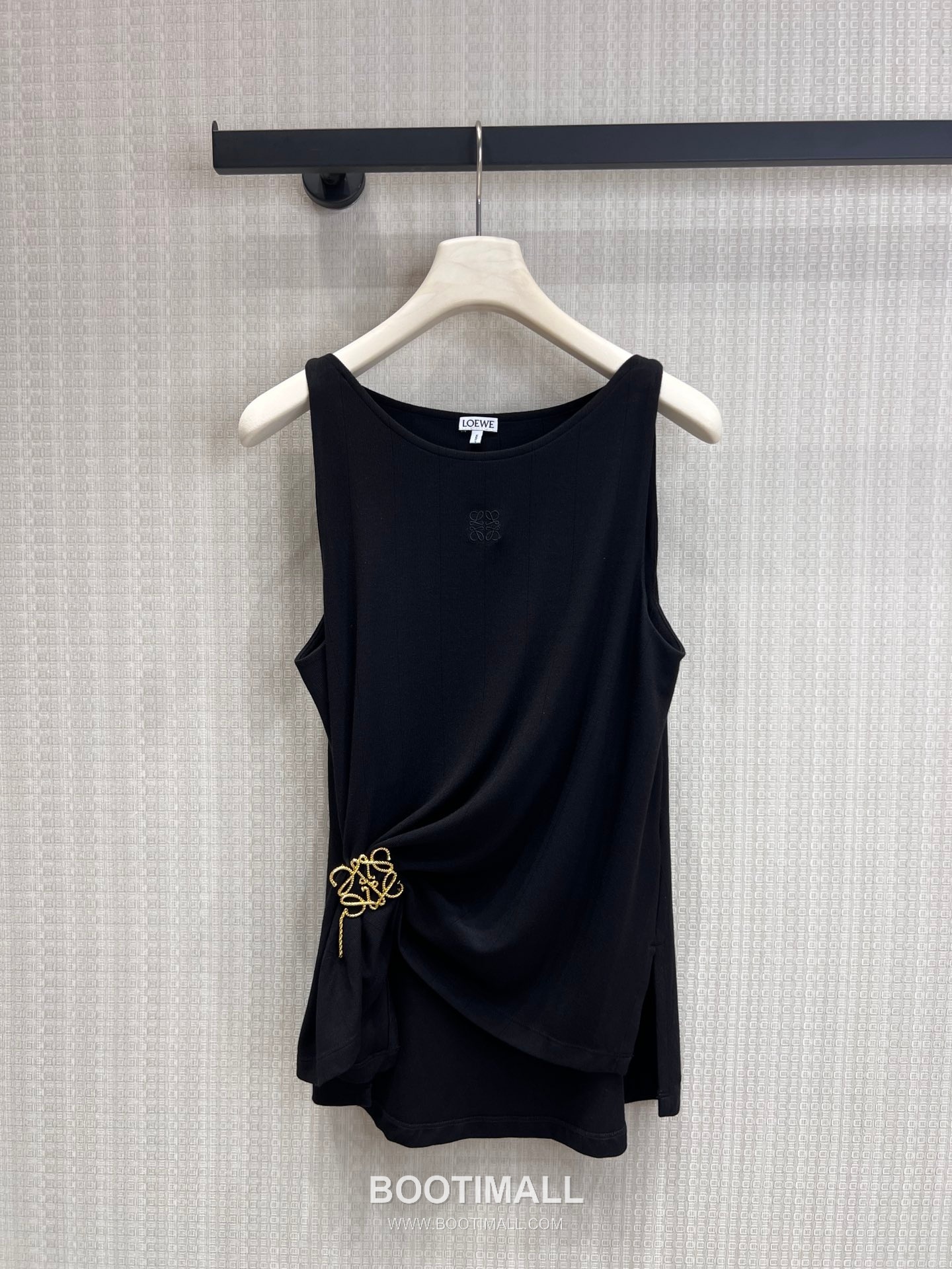 Loewe SS26 Cotton Logo Embroidered Knot Sleeveless Top 로에베 SS26 코튼 로고 자수 트위스트 블랙 탑 17