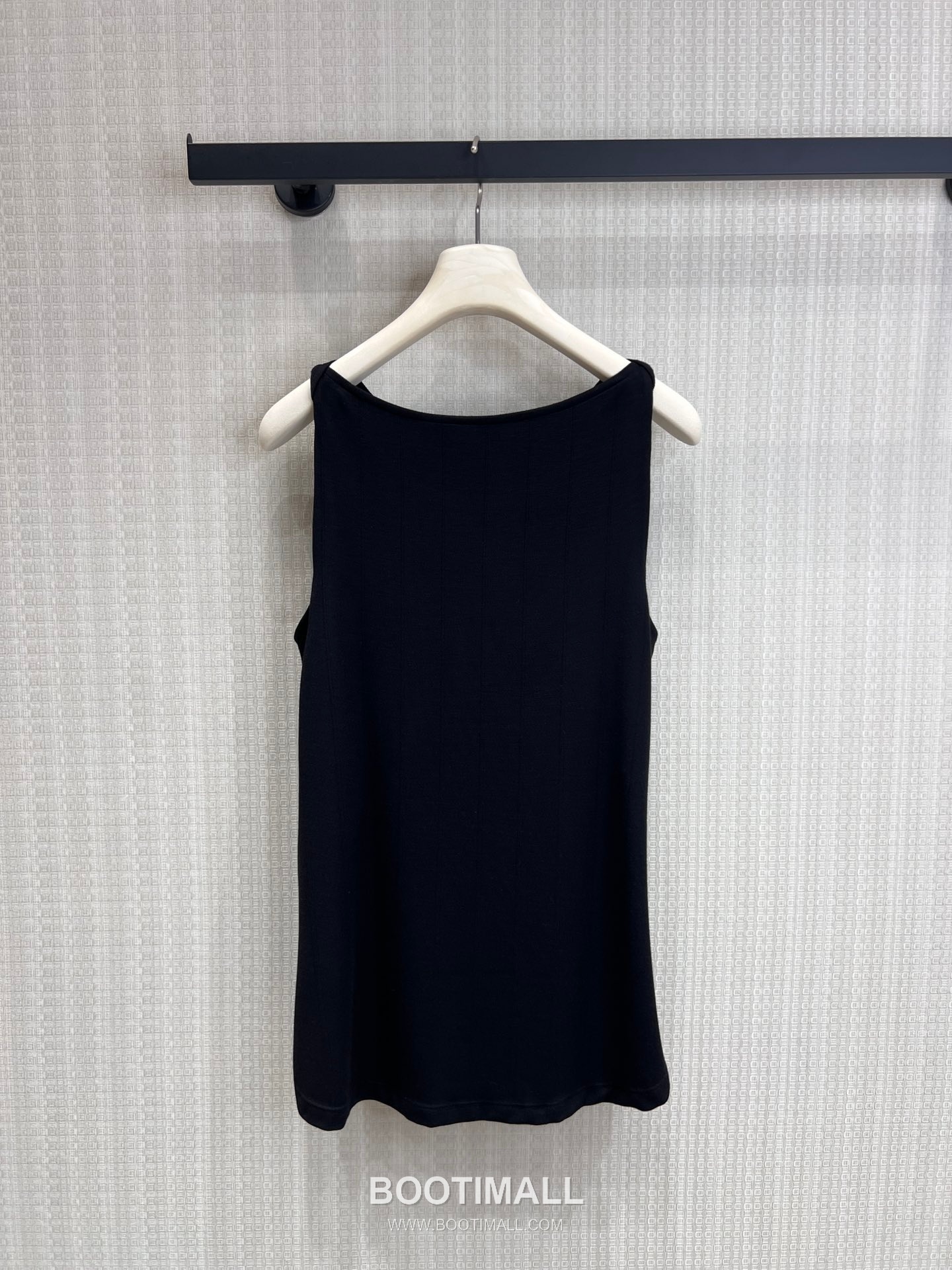 Loewe SS26 Cotton Logo Embroidered Knot Sleeveless Top 로에베 SS26 코튼 로고 자수 트위스트 블랙 탑 18