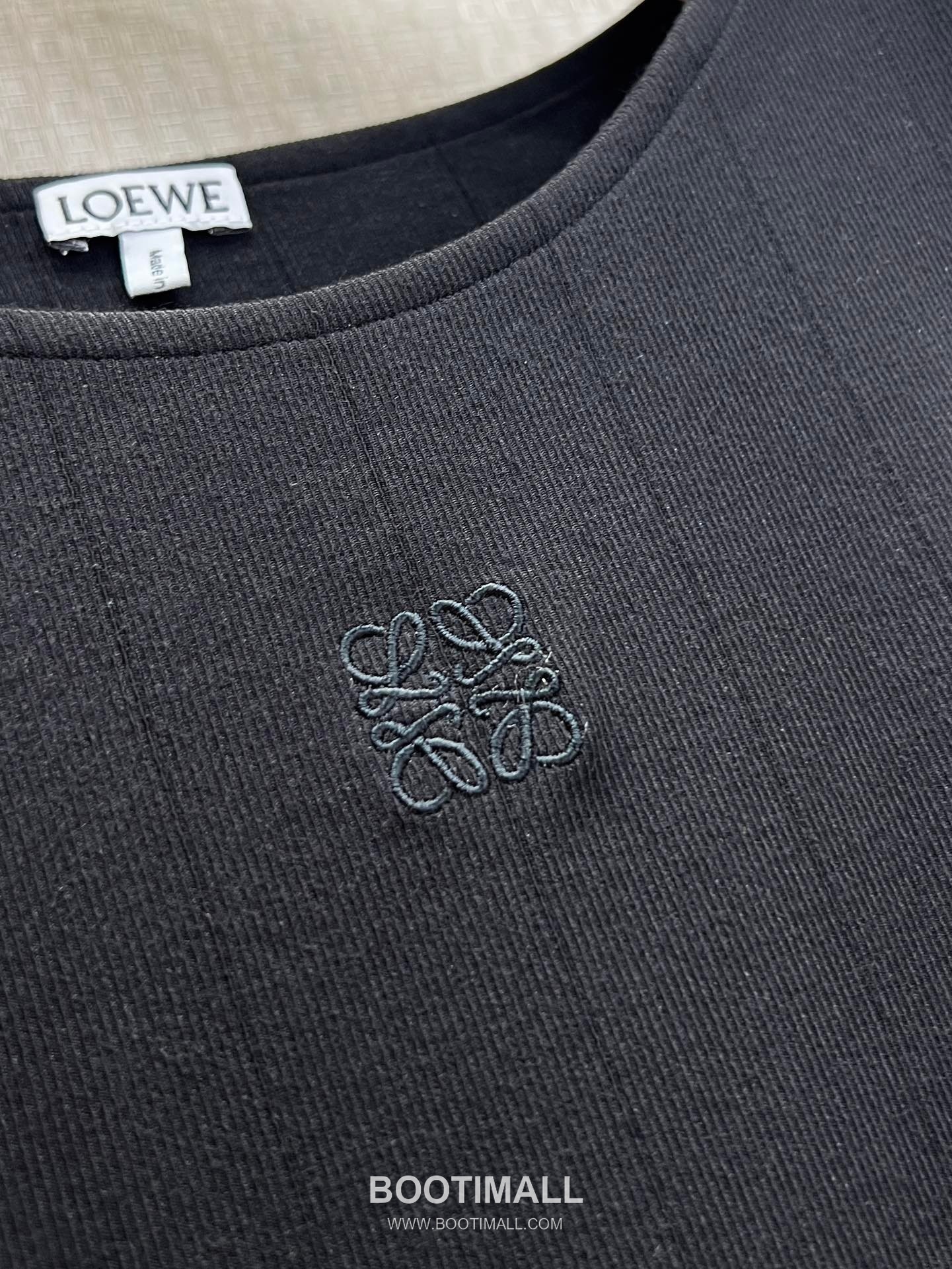 Loewe SS26 Cotton Logo Embroidered Knot Sleeveless Top 로에베 SS26 코튼 로고 자수 트위스트 블랙 탑 21