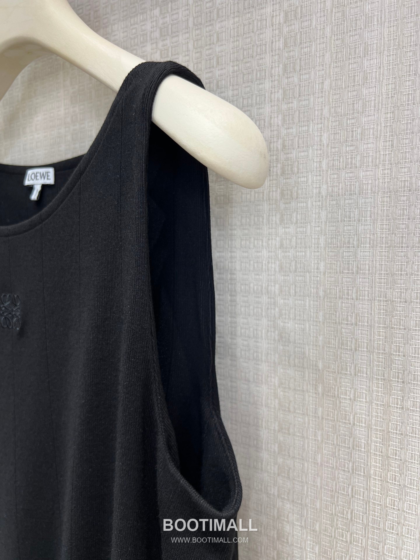 Loewe SS26 Cotton Logo Embroidered Knot Sleeveless Top 로에베 SS26 코튼 로고 자수 트위스트 블랙 탑 23