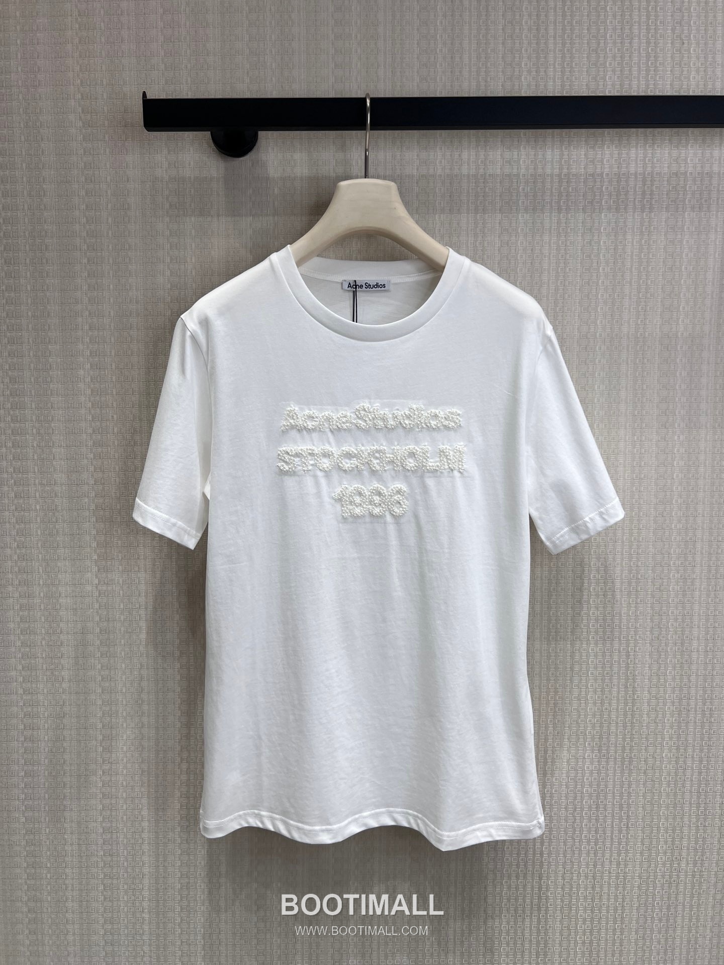 Acne Studios SS26 Cotton Beaded Logo T-Shirt 아크네스튜디오 SS26 코튼 비즈 로고 블랙 티셔츠 1