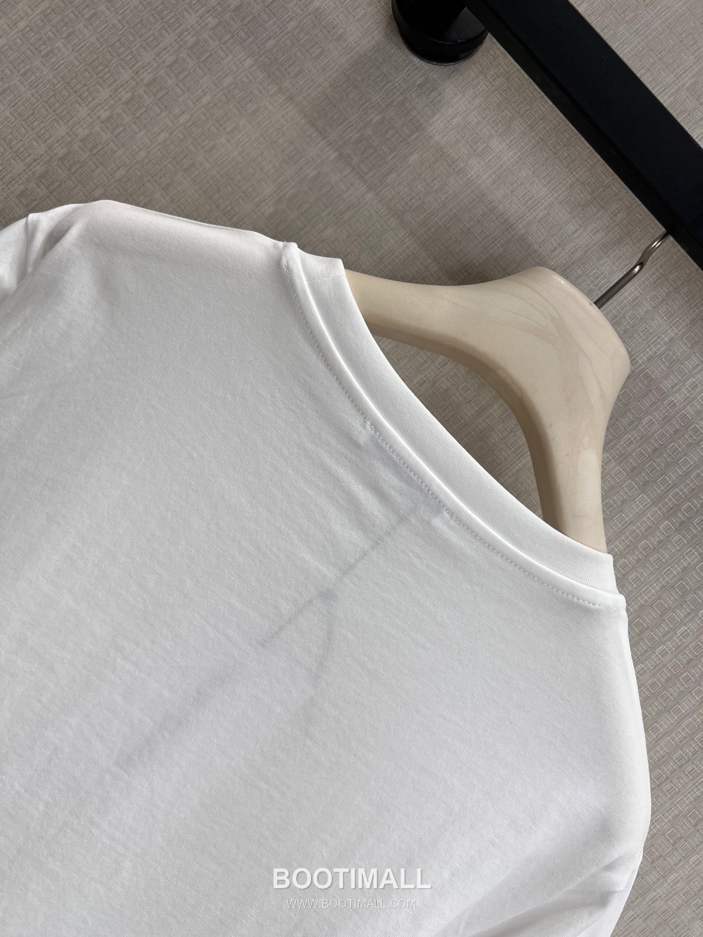 Acne Studios SS26 Cotton Beaded Logo T-Shirt 아크네스튜디오 SS26 코튼 비즈 로고 블랙 티셔츠 4