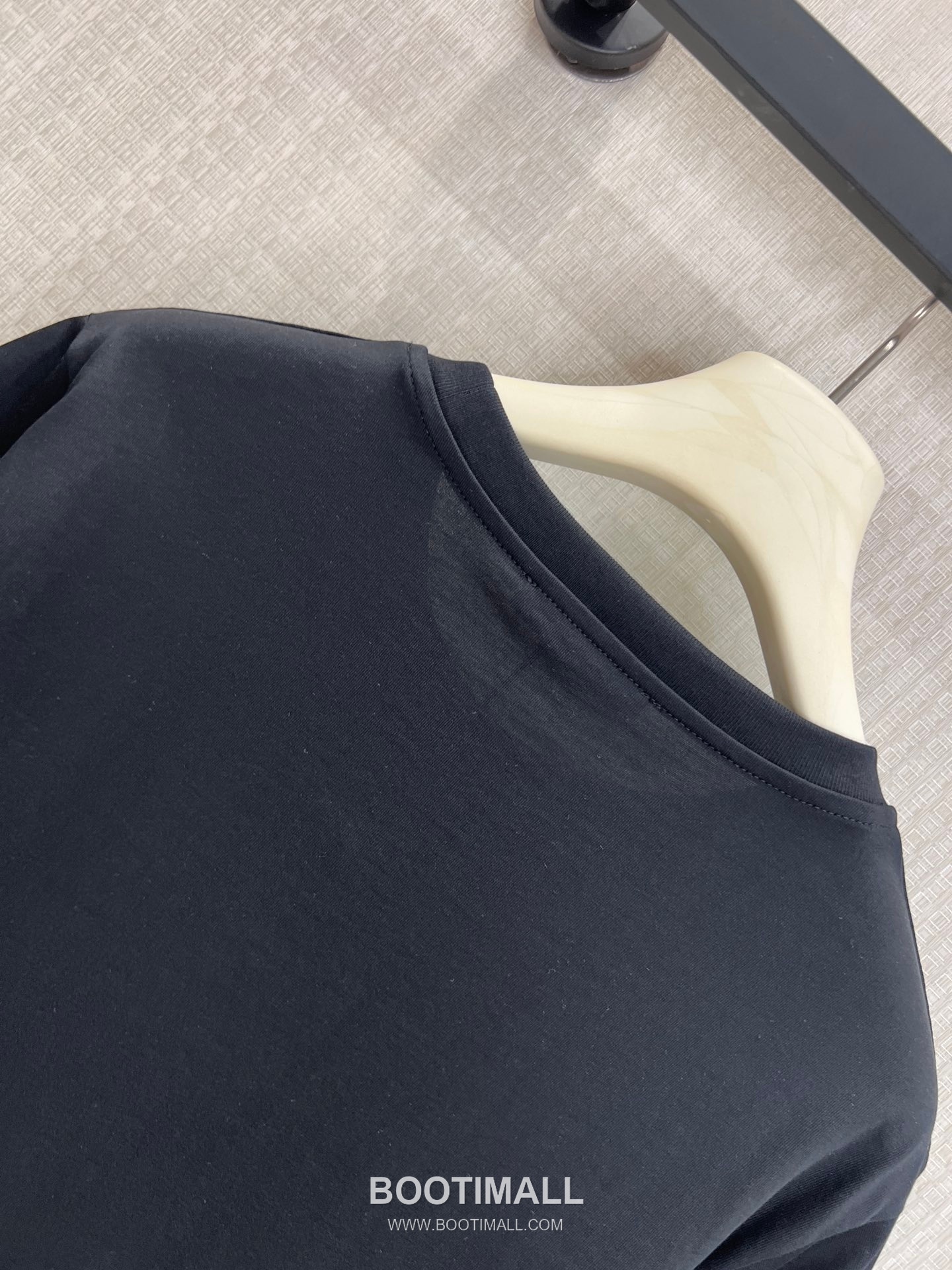 Acne Studios SS26 Cotton Beaded Logo T-Shirt 아크네스튜디오 SS26 코튼 비즈 로고 블랙 티셔츠 4