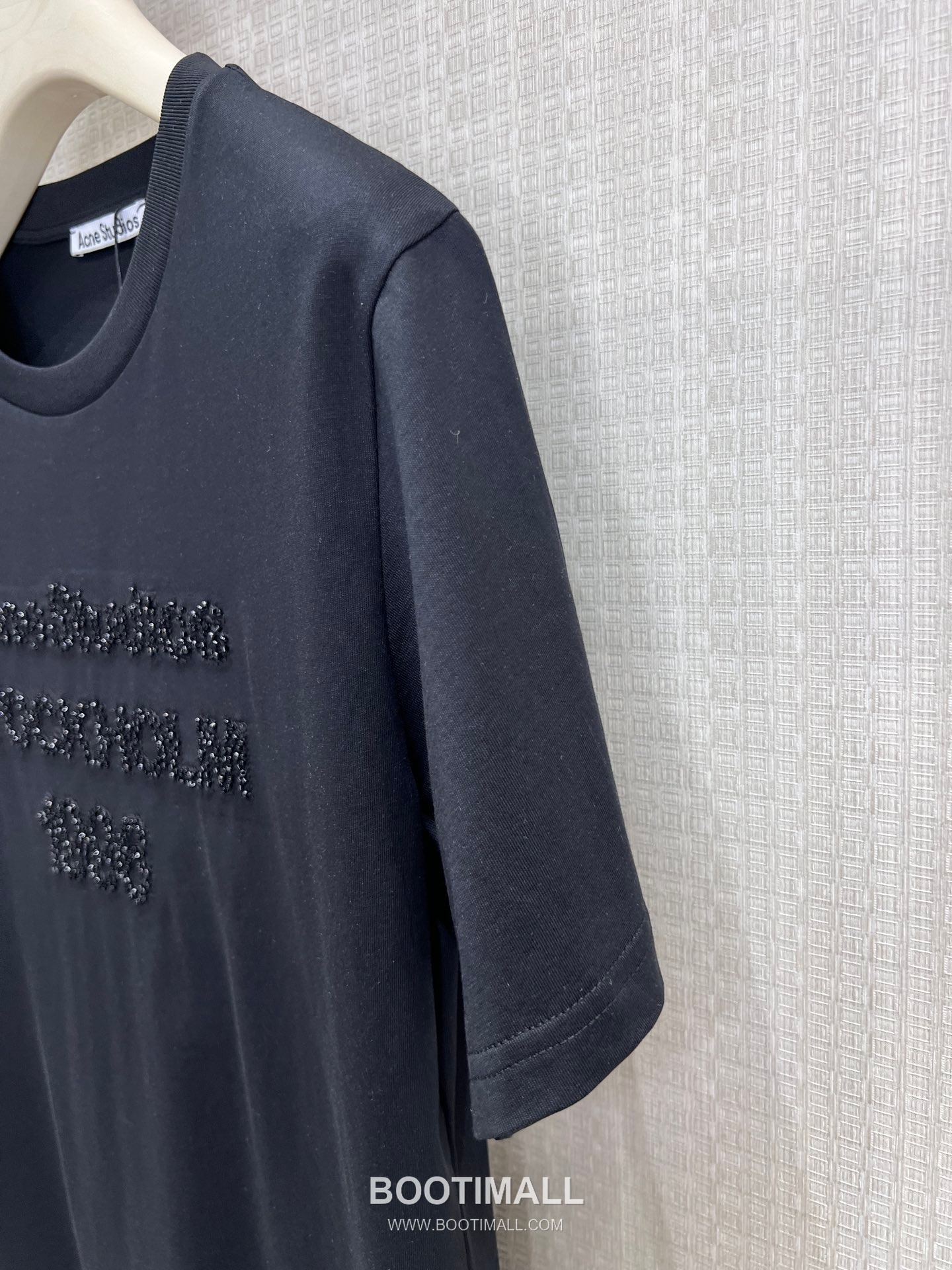 Acne Studios SS26 Cotton Beaded Logo T-Shirt 아크네스튜디오 SS26 코튼 비즈 로고 블랙 티셔츠 6