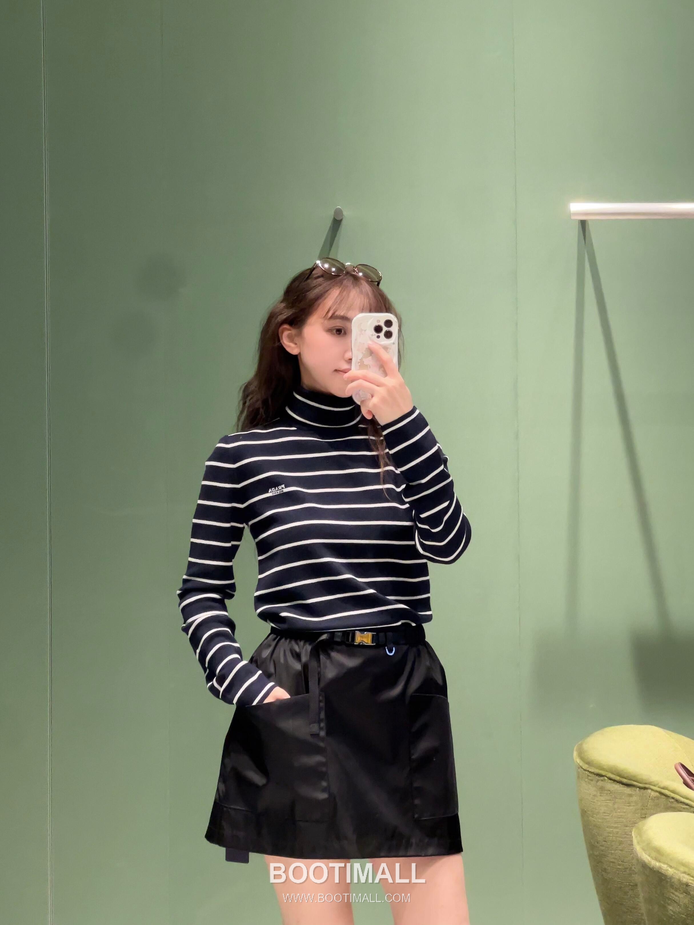 Prada SS26 Nylon Belt A-Line Mini Skirt 프라다 SS26 나일론 벨트 A라인 블랙 스커트 2