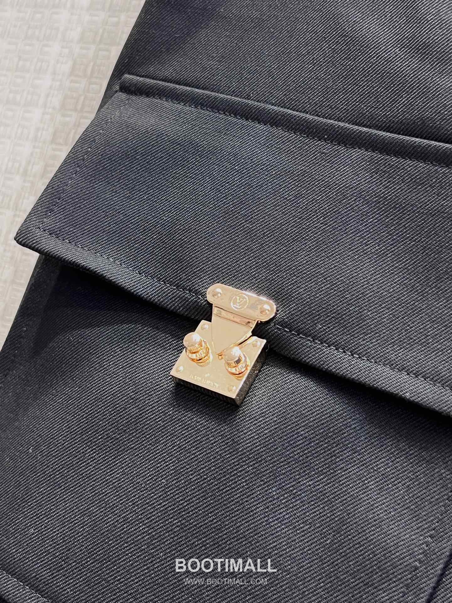 Prada SS26 Nylon Belt A-Line Mini Skirt 프라다 SS26 나일론 벨트 A라인 블랙 스커트 14