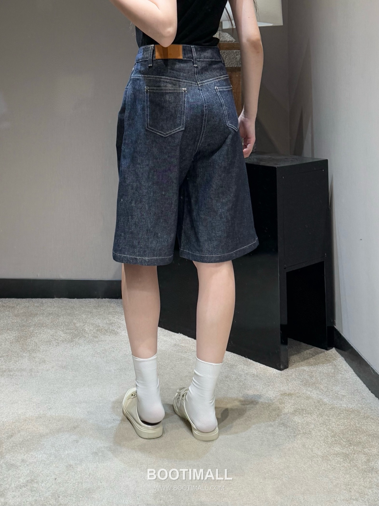 Loro Piana SS26 Cotton Denim A-Line Wide Shorts 로로피아나 SS26 코튼 데님 A라인 와이드 블루 쇼츠 3