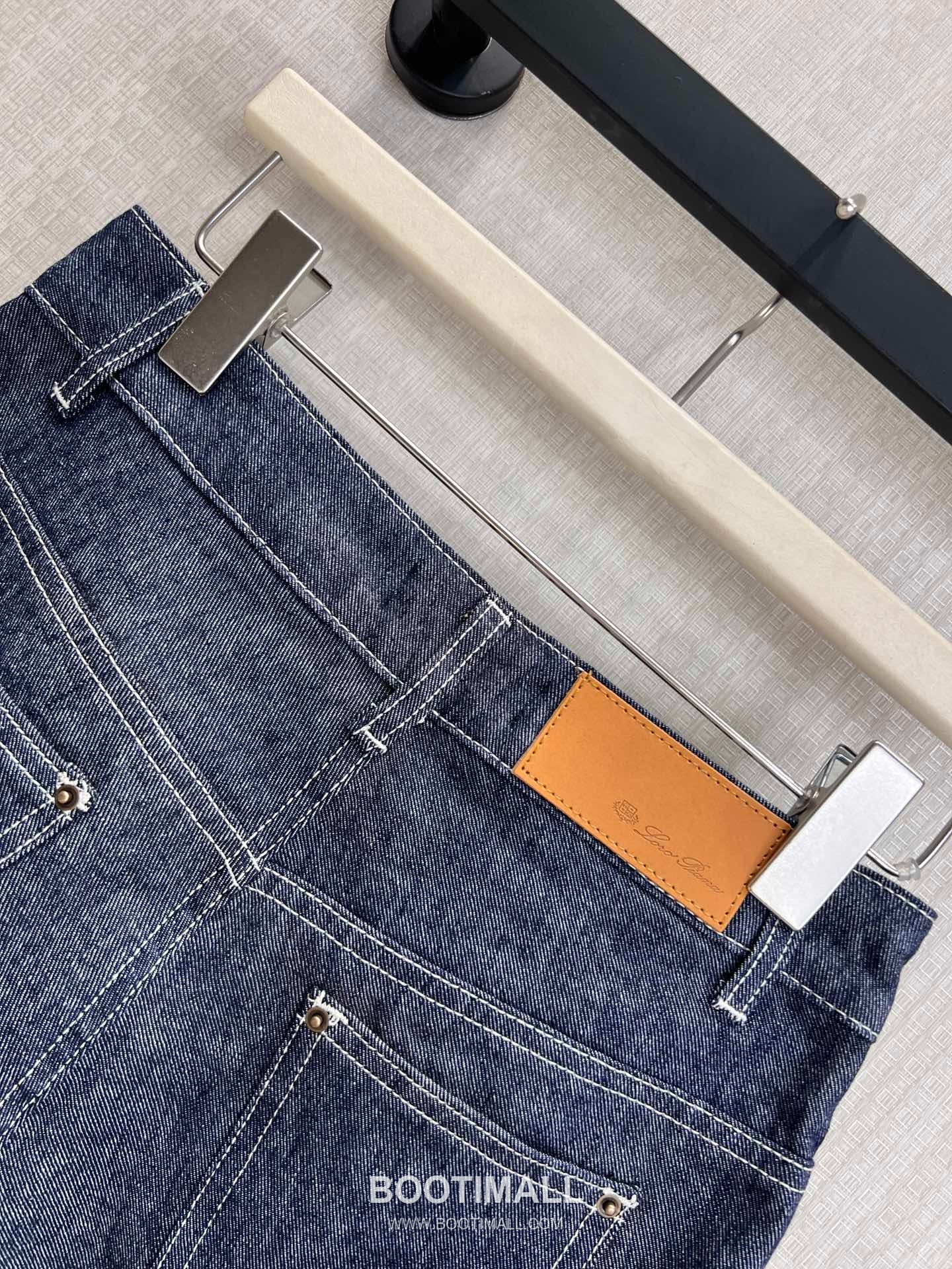 Loro Piana SS26 Cotton Denim A-Line Wide Shorts 로로피아나 SS26 코튼 데님 A라인 와이드 블루 쇼츠 13