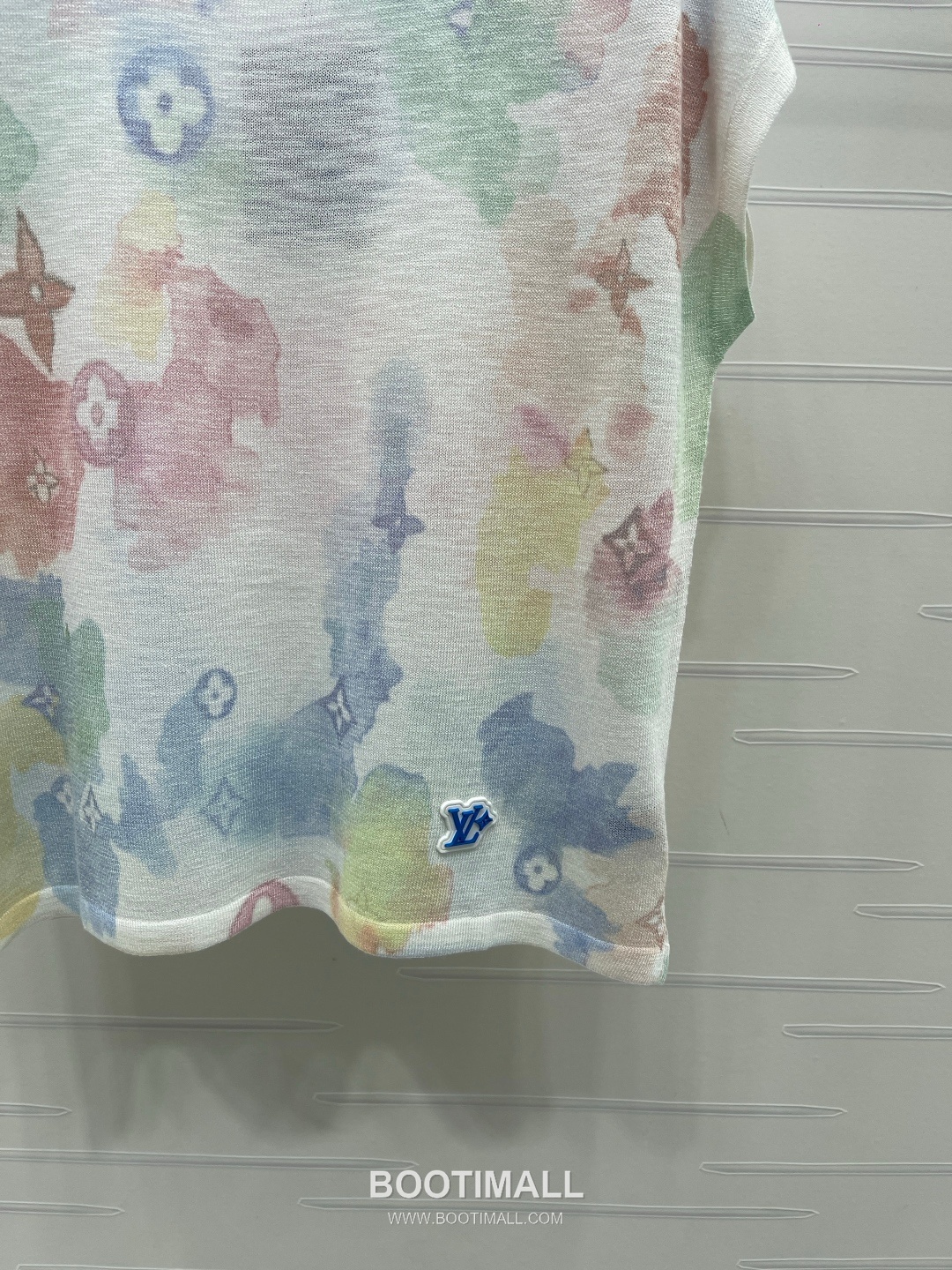 Louis Vuitton SS26 Knit Watercolor Logo Print T-Shirt 루이비통 SS26 니트 워터컬러 로고 프린트 화이트 티셔츠 9