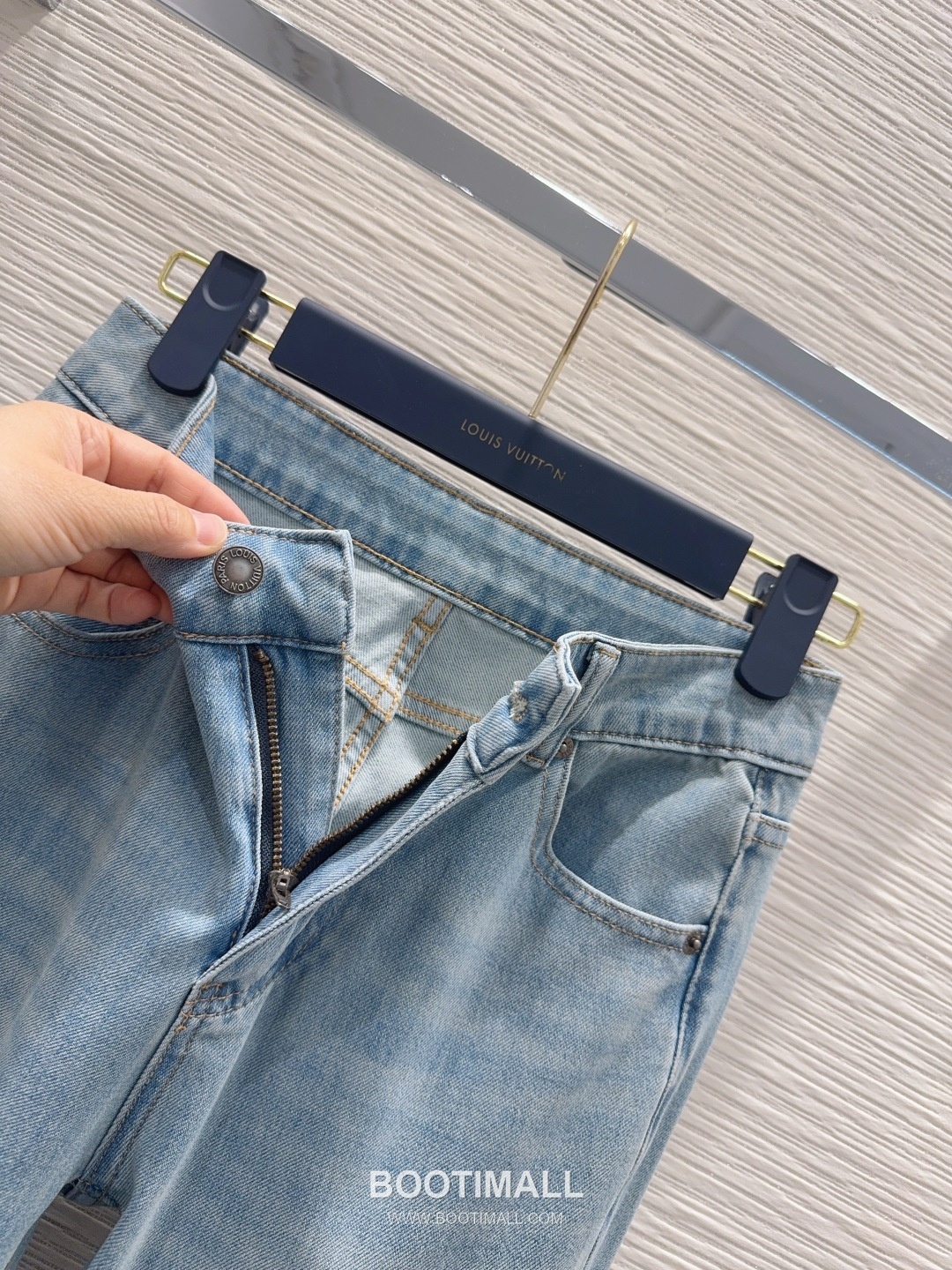 Louis Vuitton SS26 Cotton Denim Tailored Straight Pants 루이비통 SS26 코튼 데님 테일러드 스트레이트 블루 팬츠 13